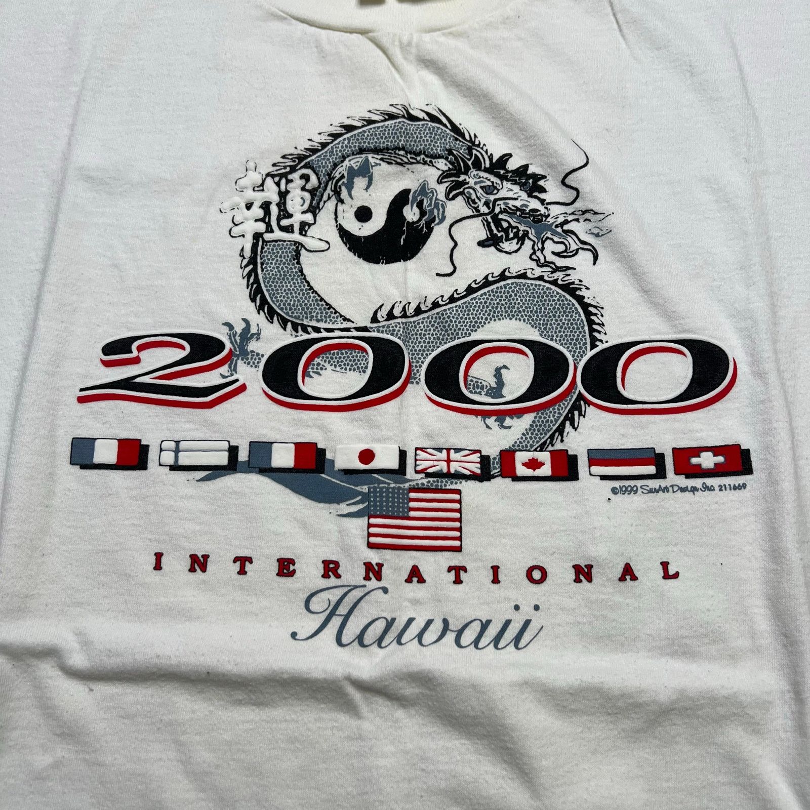 Tultex Y2K Year of the Dragon Honolulu Hawaii T-Shirt Men's Sz XL Size US XL / EU 56 / 4 - 3 Thumbnail