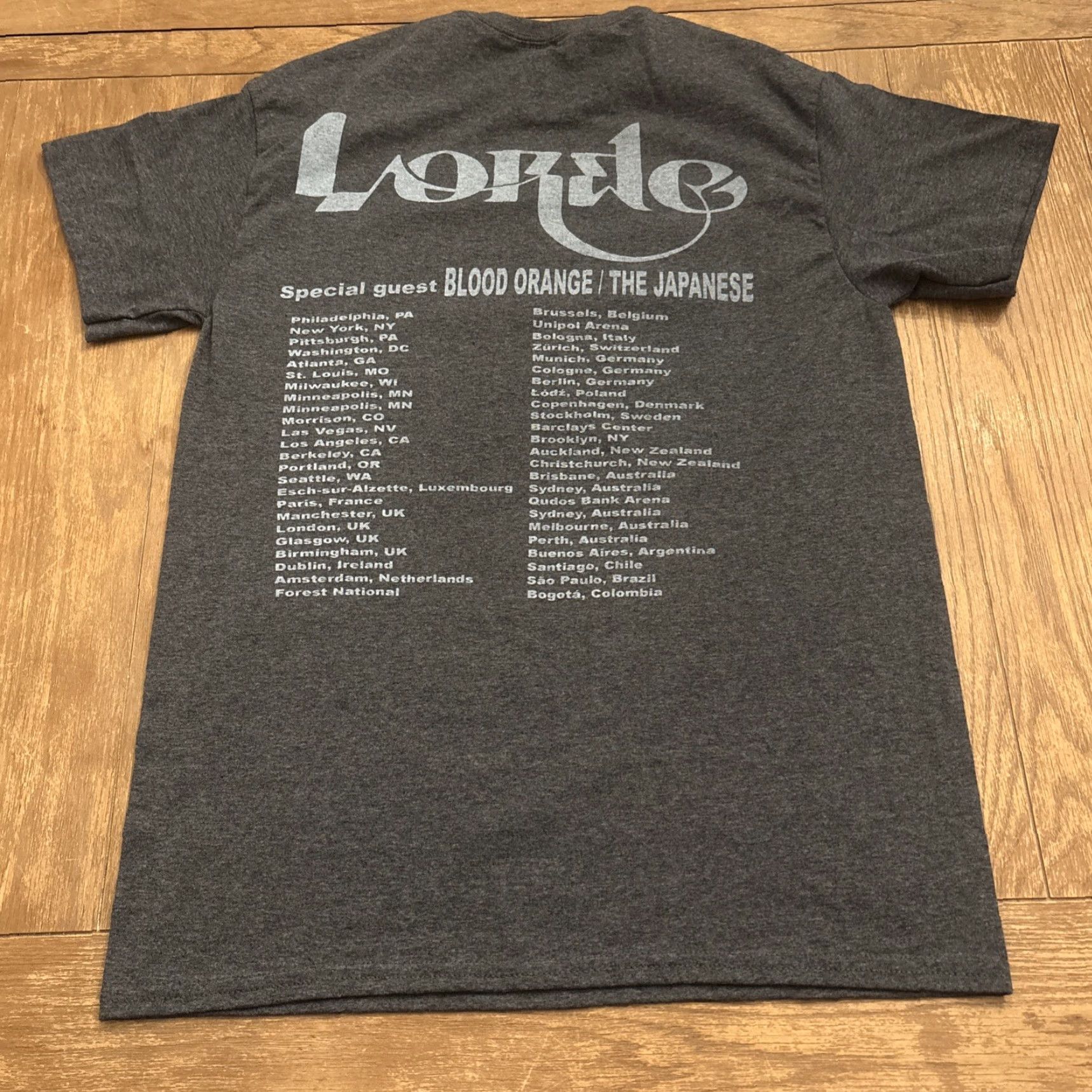 Gildan Lorde Ultrasound World Tour 2025 T Shirt Gray M Men L Gildan T-Shirt Size US L / EU 52-54 / 3 - 6 Thumbnail