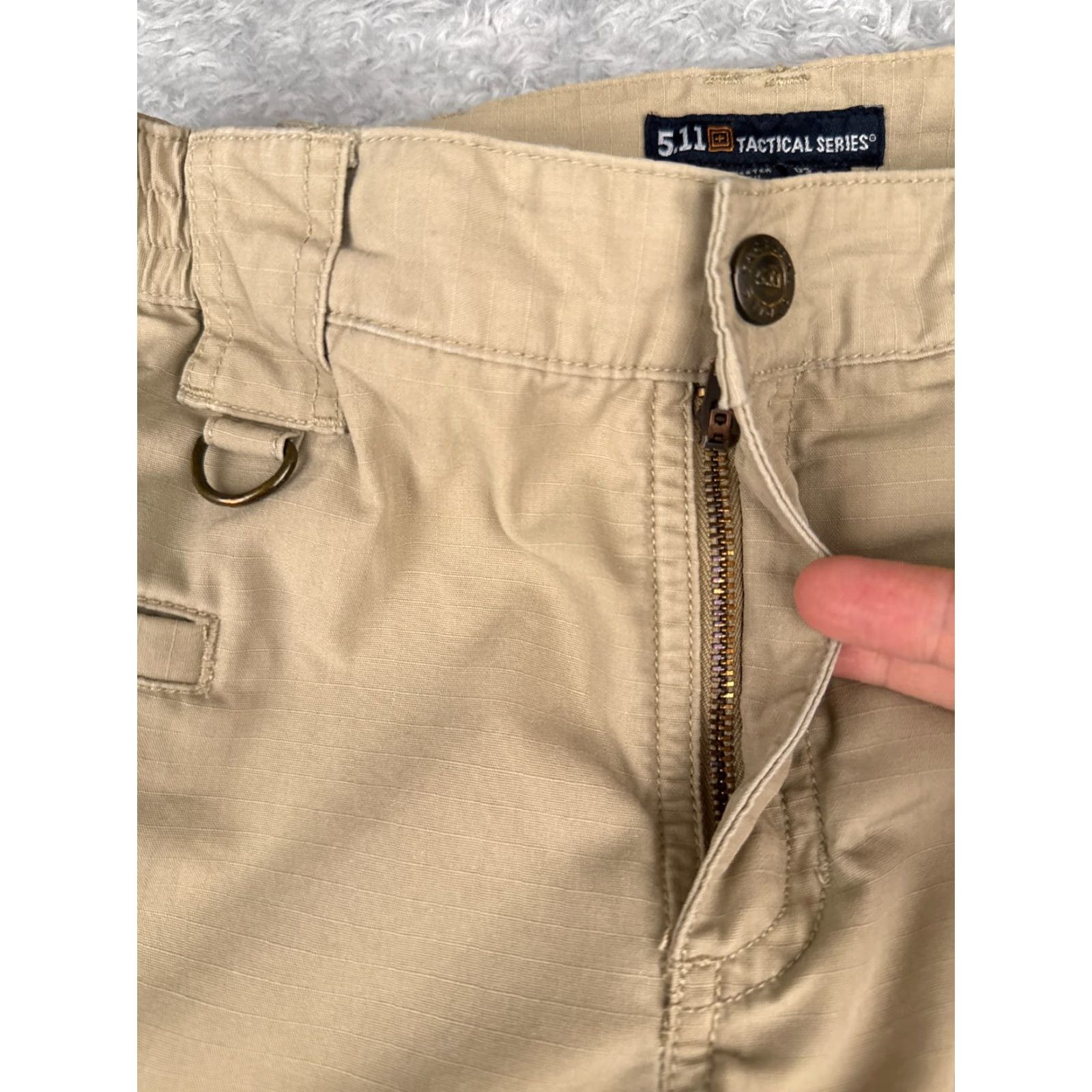 Vintage 5.11 Tactical Pants Women Cargo 2 Beige Rip-Stop Straight 30x29 Knit? Size 26" / US 2 / IT 38 - 5 Thumbnail