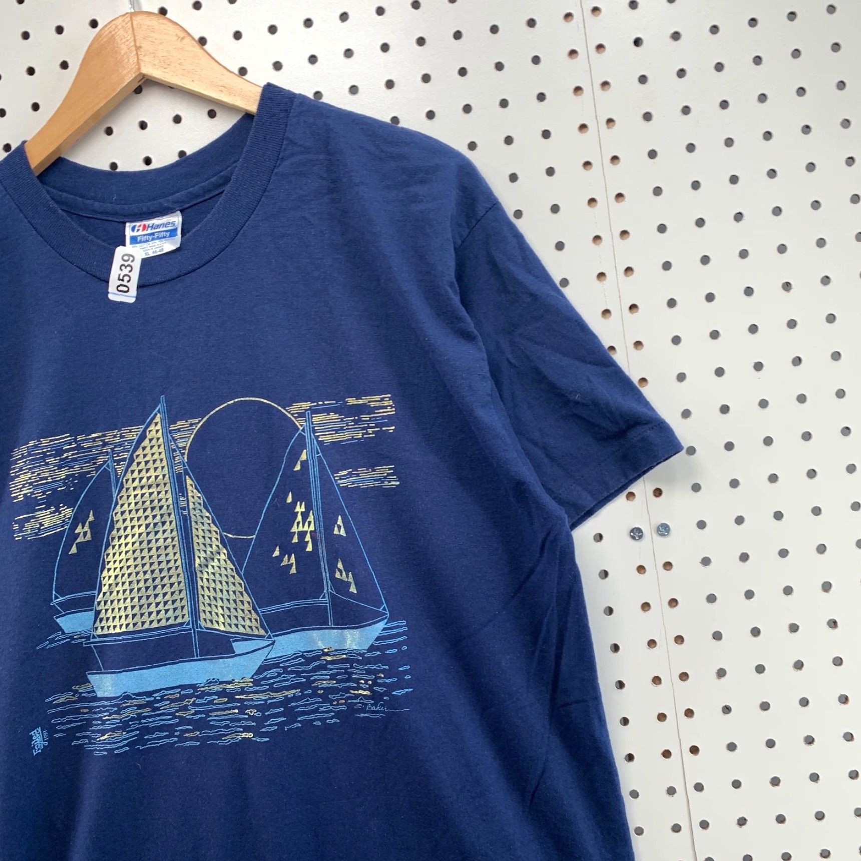 Hanes VINTAGE Hanes T-Shirt Mens Sail Boat Blue XL 80s 90s Short Sleeve Crew Neck Cotton Blend Single Stitch 21x32 US Moon USA Size US L / EU 52-54 / 3 - 3 Thumbnail