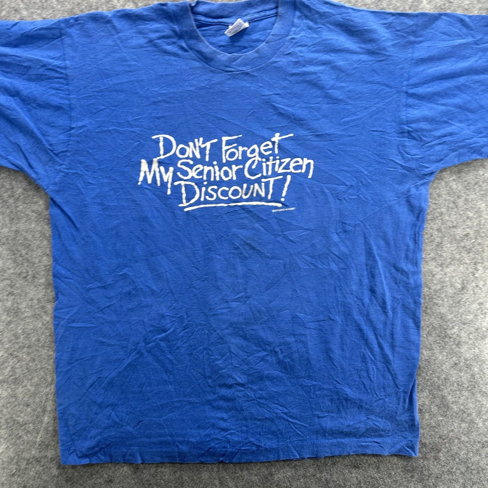 Fruit Of The Loom VINTAGE Don’t Forget My Senior Citizen Discount! Graphic T-Shirt Mens XL Blue Crew Neck Short Sleeve 100% Cotton USA Size US XL / EU 56 / 4 - 3 Thumbnail