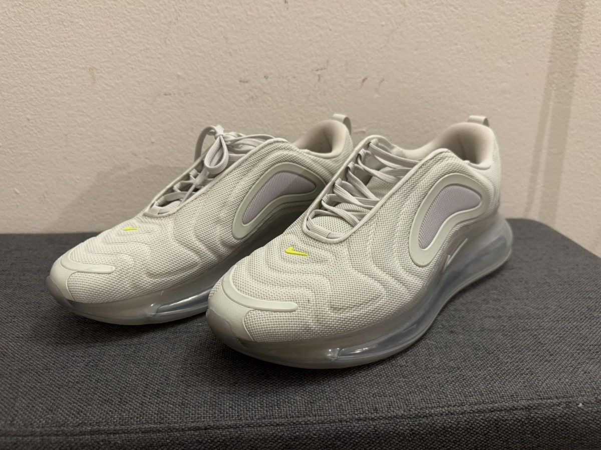 Nike Airmax 720 Size US 9.5 / EU 42-43 - 2 Thumbnail