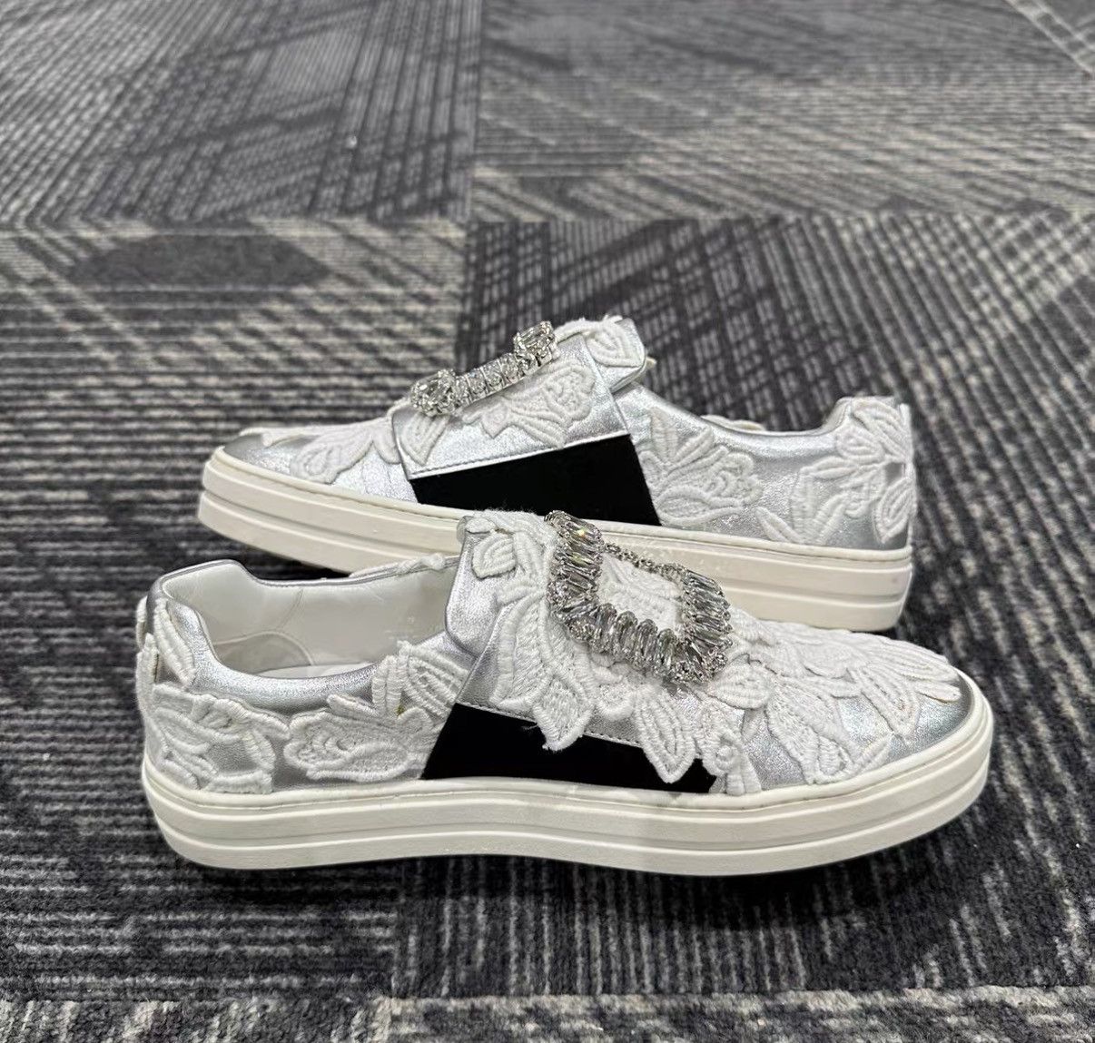 Roger Vivier Roger Vivier White Square Crystal Lace Casual Shoes J42 Size US 7 / IT 37 - 5 Thumbnail