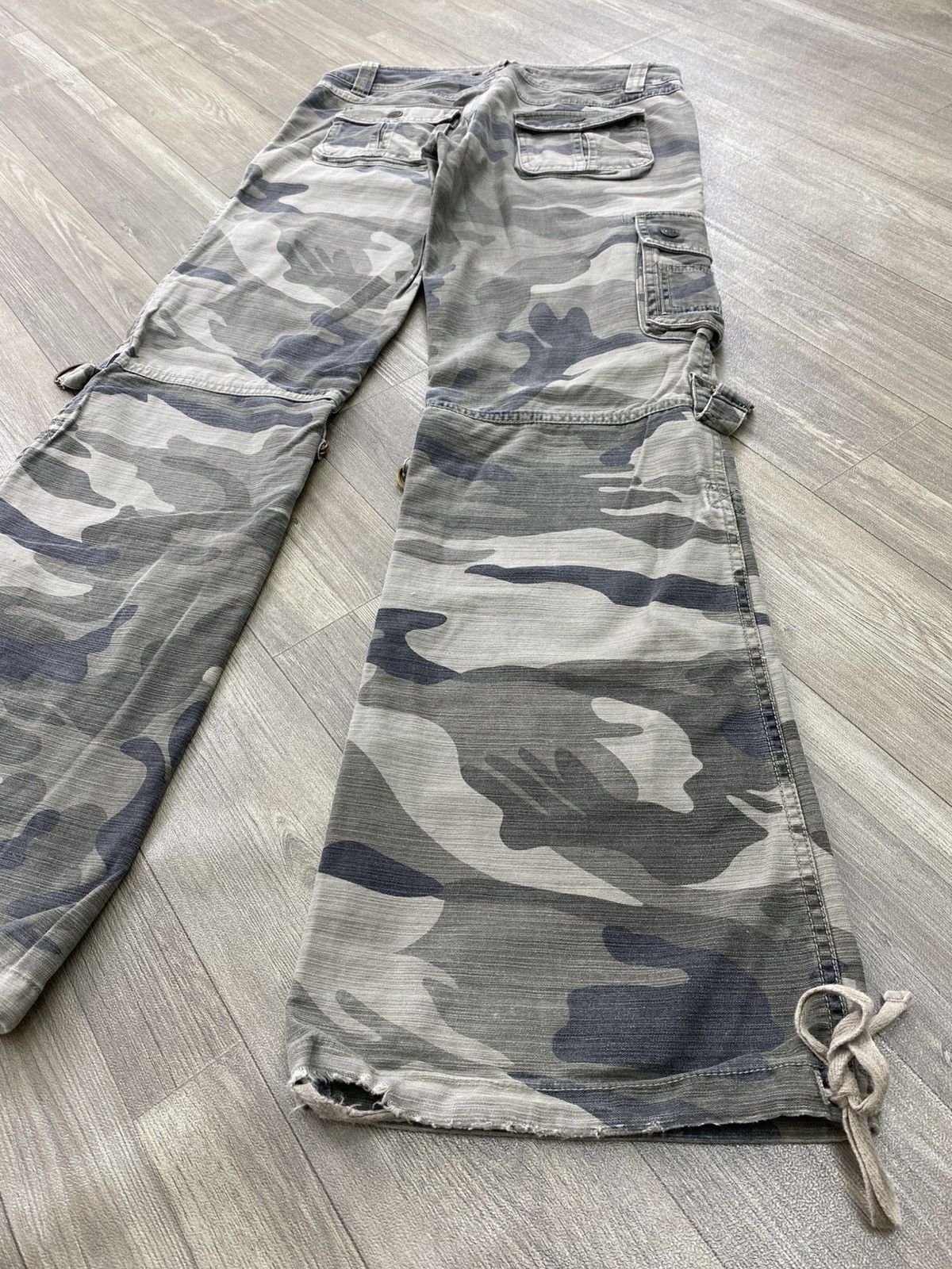 If Six Was Nine 2000s Rote Rose 3D Bondage Multipocket Camo Flared Pants Y2K Size US 28 / EU 44 - 15 Thumbnail