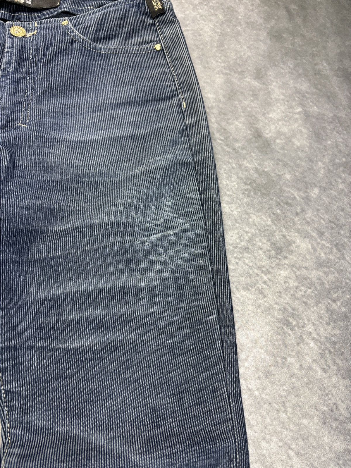 Versace × Versace Jeans Couture × Vintage Vintage Versace Jeans Couture Corduroy Trousers 1990s 2000s Size 28" / US 6 / IT 42 - 12 Thumbnail