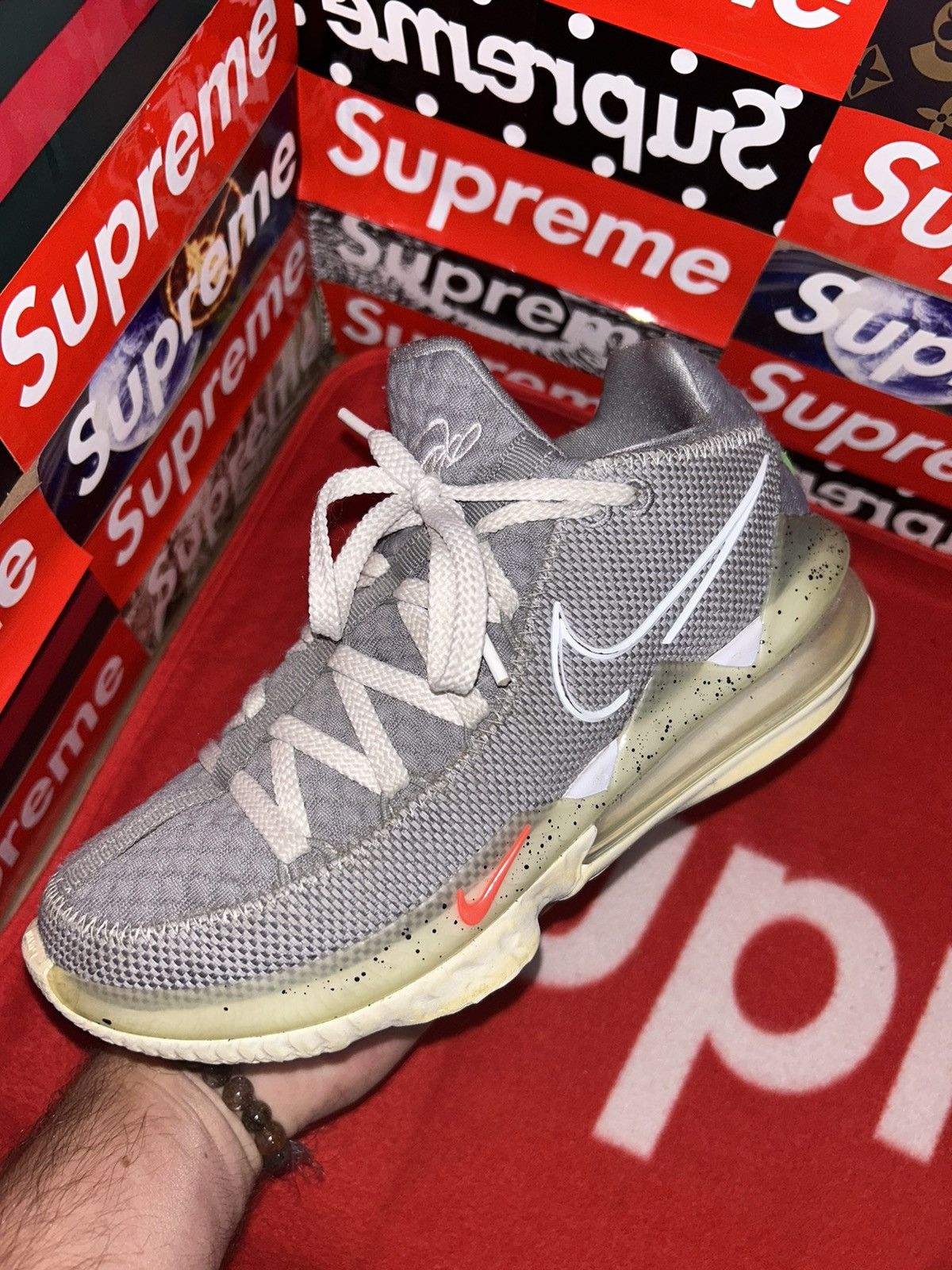 Nike Nike LeBron 17 Low Particle Grey CD5007-004 size 6 Size US 6 / EU 39 - 6 Thumbnail