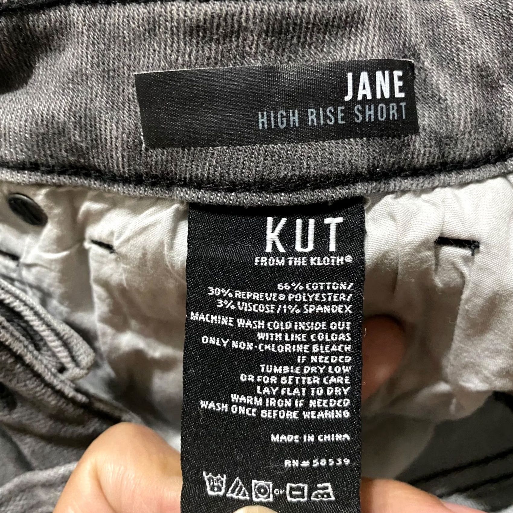 Vintage KUT from the Kloth Womens 2 Denim Shorts Gray Inseam 3" Cut-Off Distressed Stretch Pockets 5-Pocket High Rise Casual Summer Spring Fall xs? Wait. Size 26" / US 2 / IT 38 - 3 Thumbnail