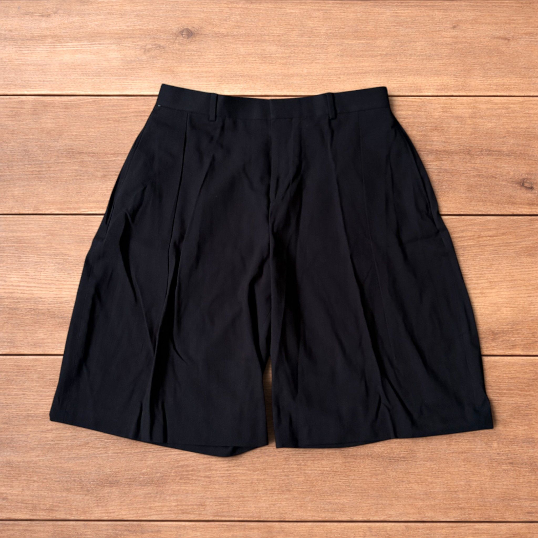 Super baggy tailored pleated linen shorts jorts in black.