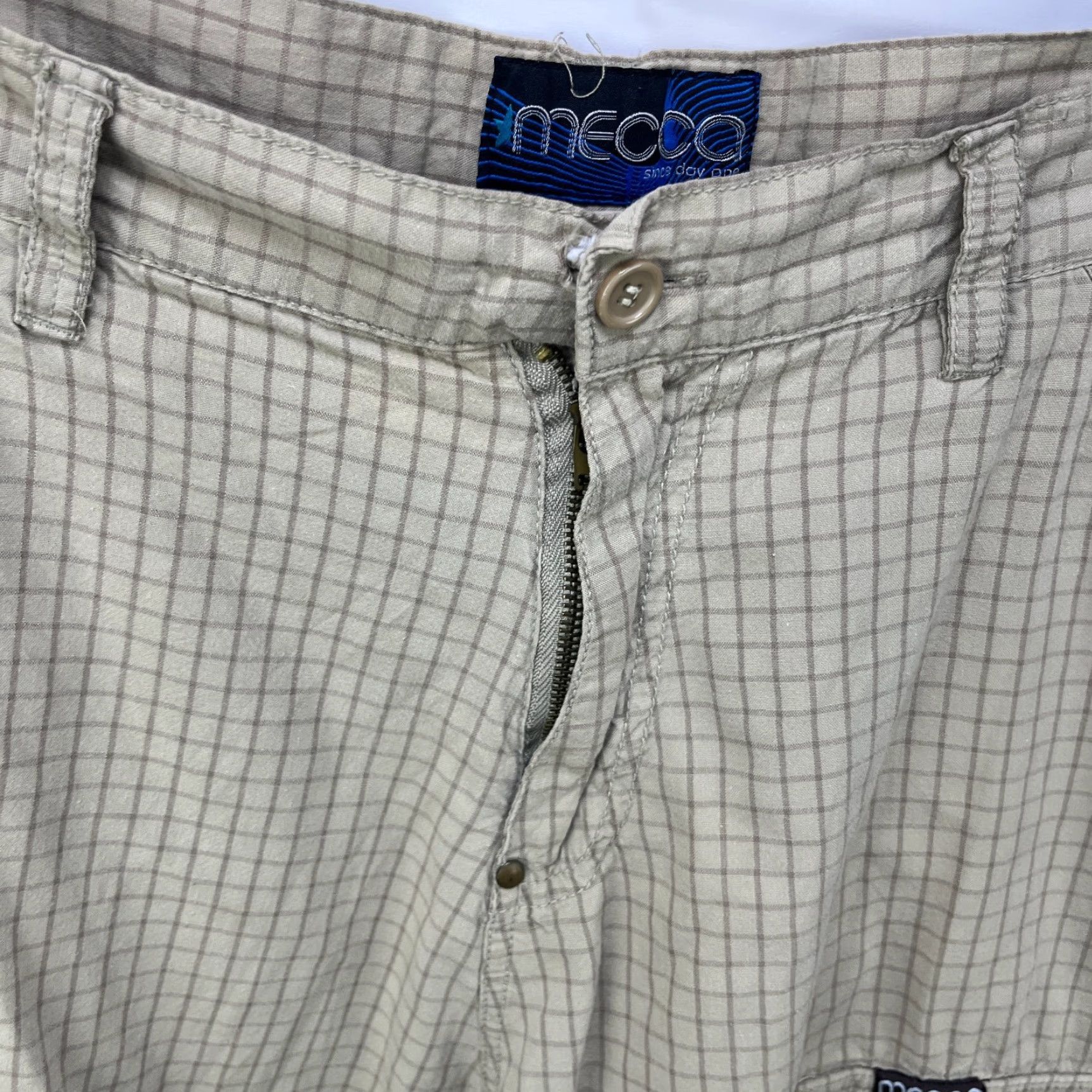 Miss Me VINTAGE Mecca Baggy Cargo Hip Hop Shorts Y2K Size 36 Men Beige Cotton Wool Denim 5-Pocket Casual Summer Winter Spring Fall Mens Size US 27 - 6 Thumbnail
