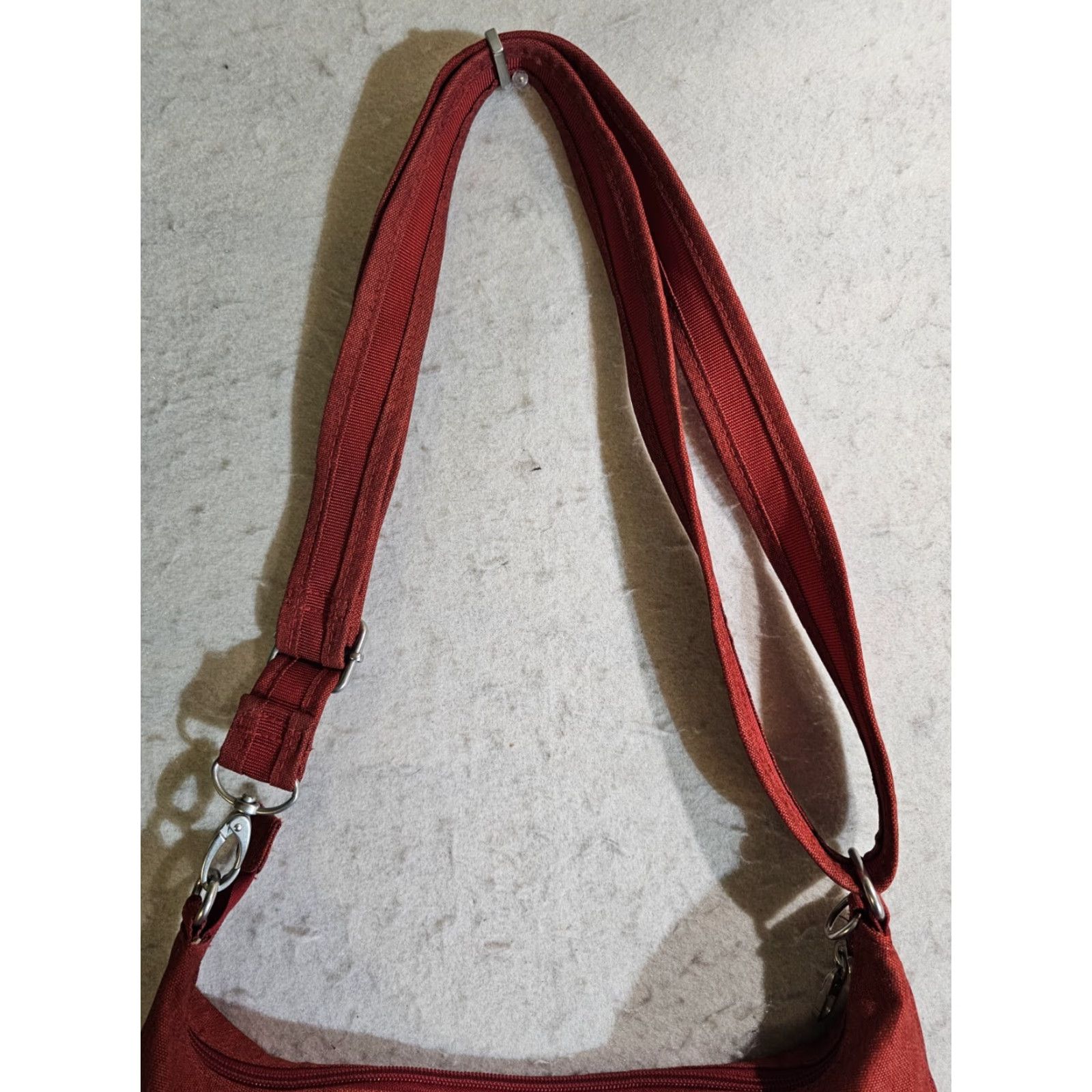 Vintage Baggallini SecurTex Anti Theft Half Moon Crossbody Travel Bag Red & Gray Handbag Size ONE SIZE - 4 Thumbnail