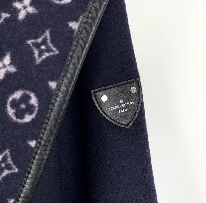 Louis Vuitton Louis Vuitton LV blue logo, coat2412-Nextarrow Size US XXS / EU 40 - 3 Thumbnail