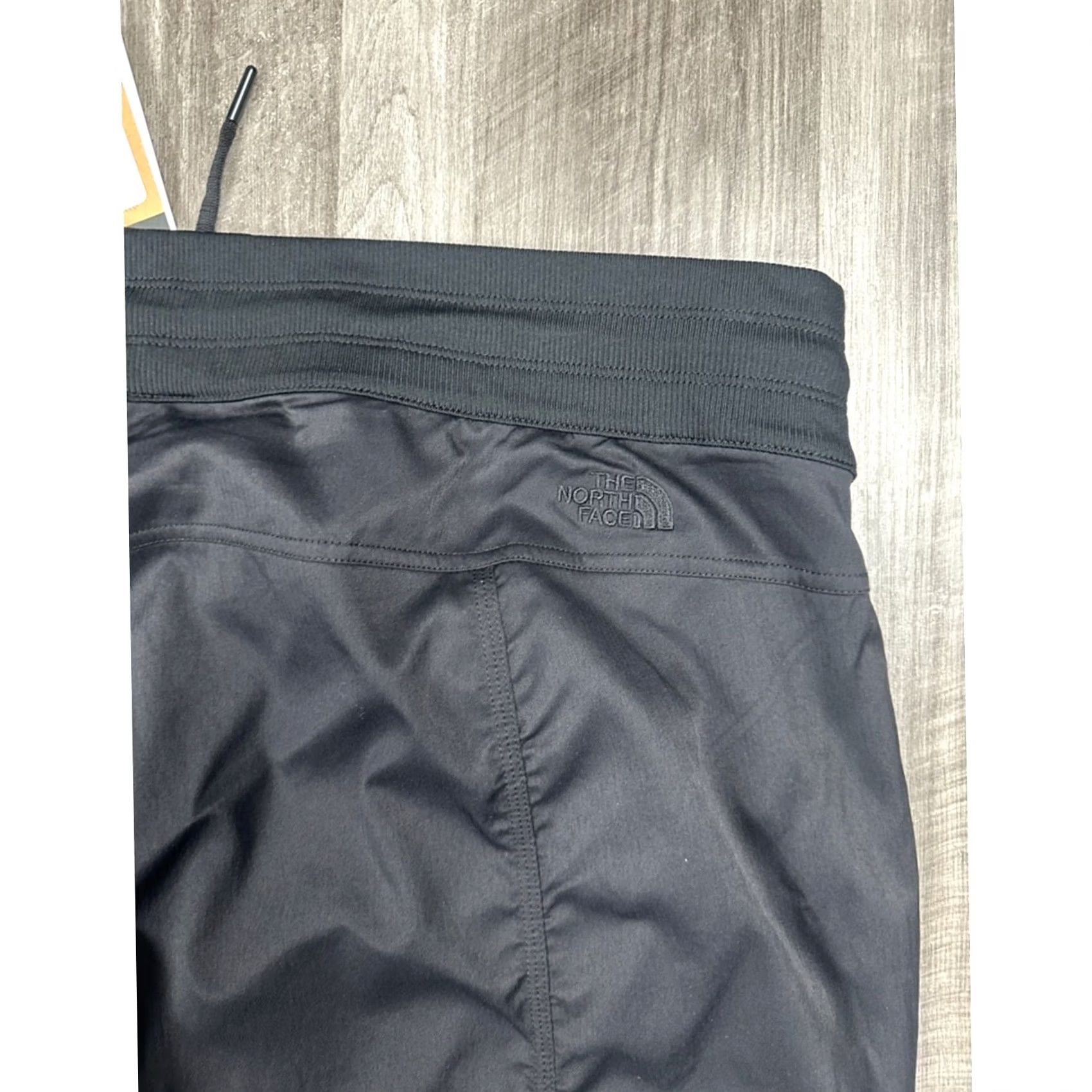 The North Face The North Face Aphrodite 2.0 Black Performance Pants Women 3XL Short Jogger Pants Size 40" / US 18 - 4 Thumbnail