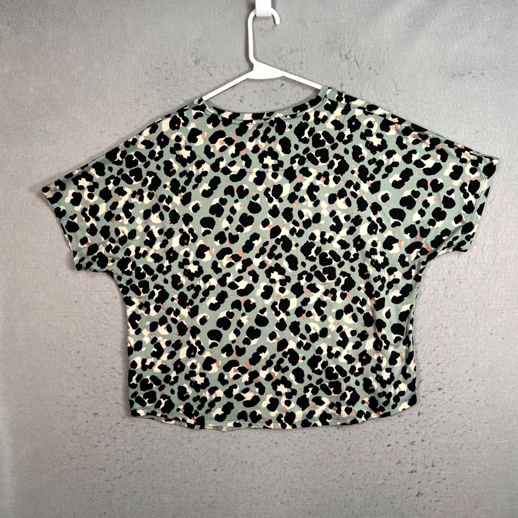 Vintage Love To Lounge Top Womens Large Leopard Print Green & Black Short Sleeve Pullover Cheetah Casual Size L / US 10 / IT 46 - 2 Thumbnail