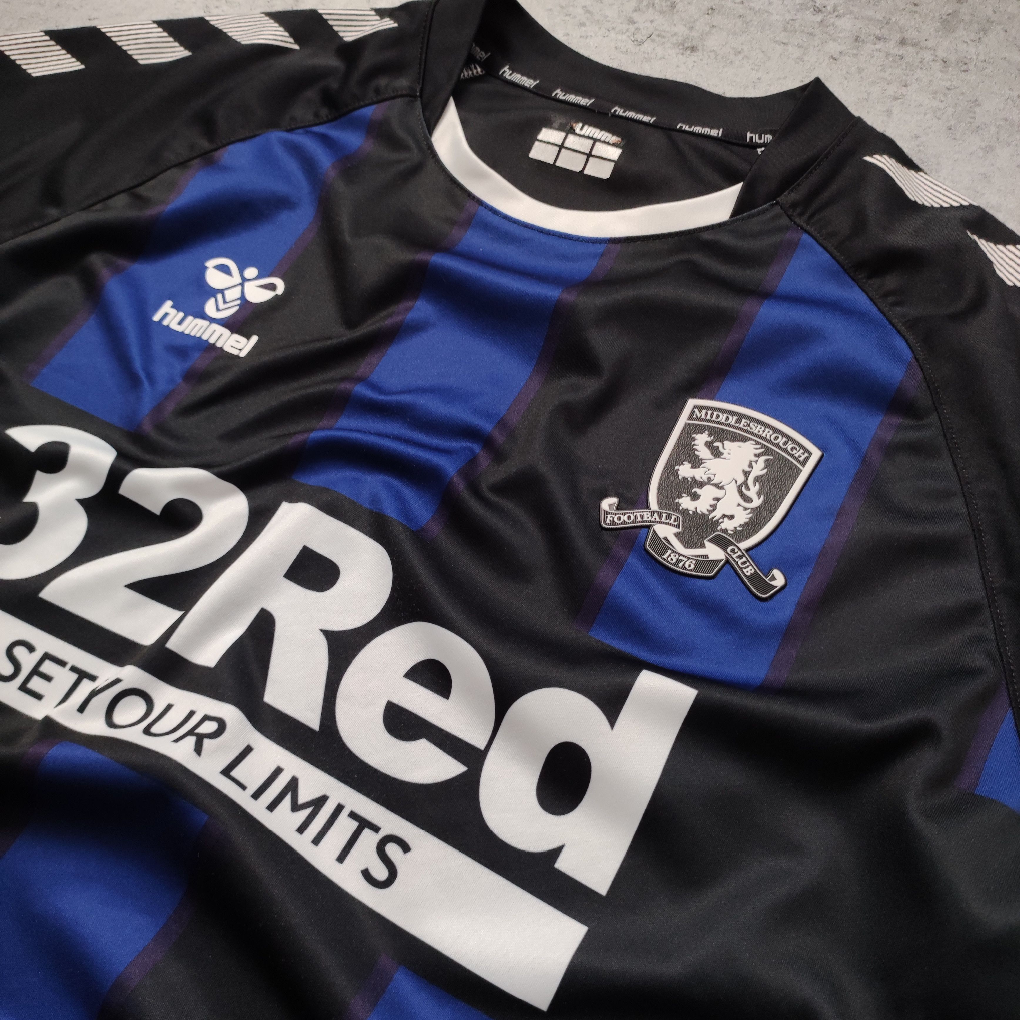 Vintage RARE 2020/21 Football Middlesbrough Hummell Away Jersey Size US S / EU 44-46 / 1 - 4 Thumbnail