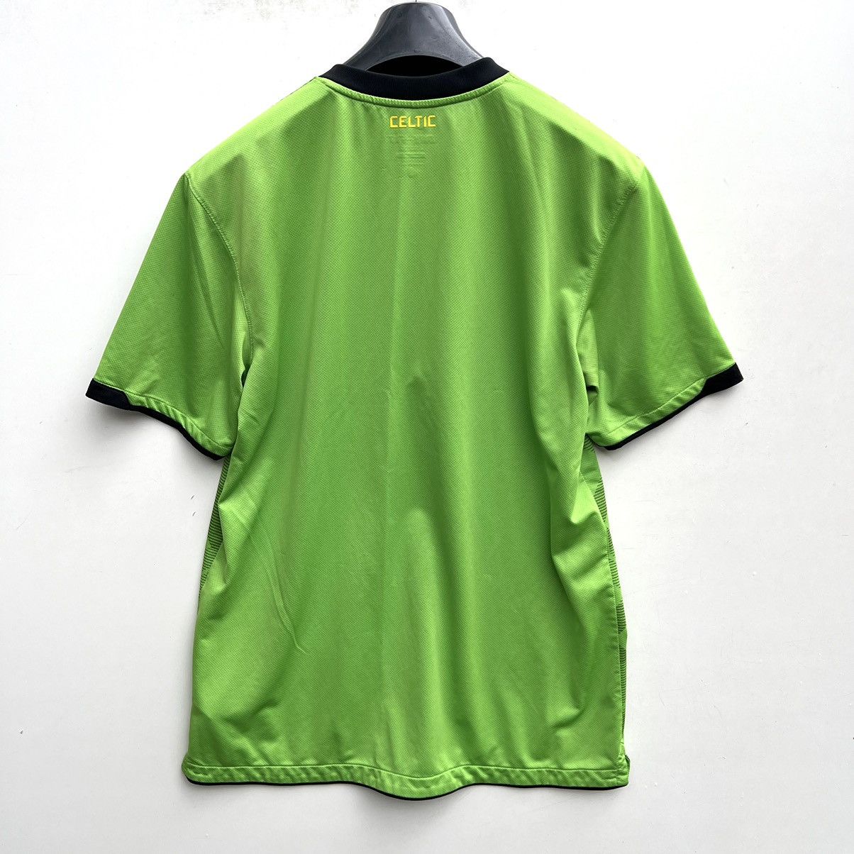 Nike CELTIC 2010 2011 SHIRT FOOTBALL SOCCER JERSEY Nike Size US L / EU 52-54 / 3 - 7 Thumbnail