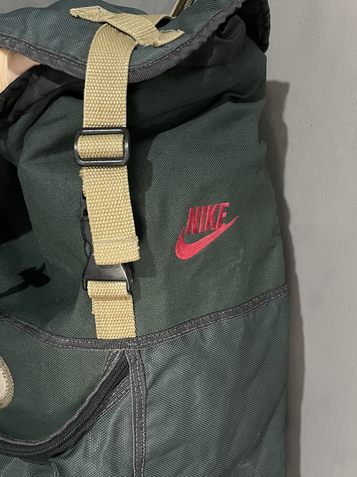 Nike Rare Nike Vintage Backpack Size ONE SIZE - 3 Thumbnail