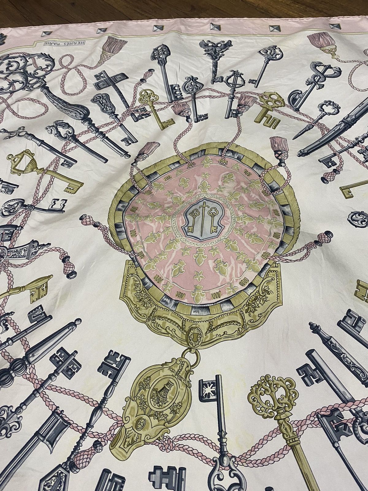 Hermes Authentic Vintage Hermes Scarf 100% Silk Size ONE SIZE - 12 Thumbnail