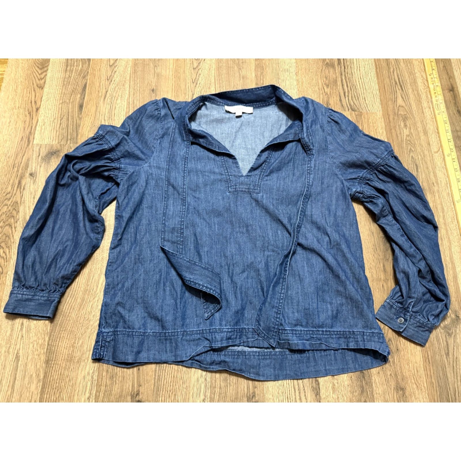 Loft VINTAGE? No. (But not vintage) Loft Shirt Women L Blue Long Sleeve V-Neck Shirt Size L / US 10 / IT 46 - 2 Thumbnail