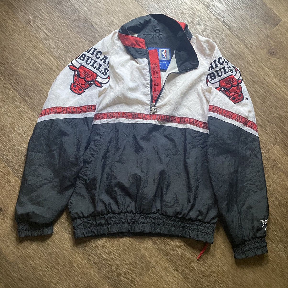 image of Starter x Vintage VTG Chicago Bulls Jacket in White, Men's (Size Large)