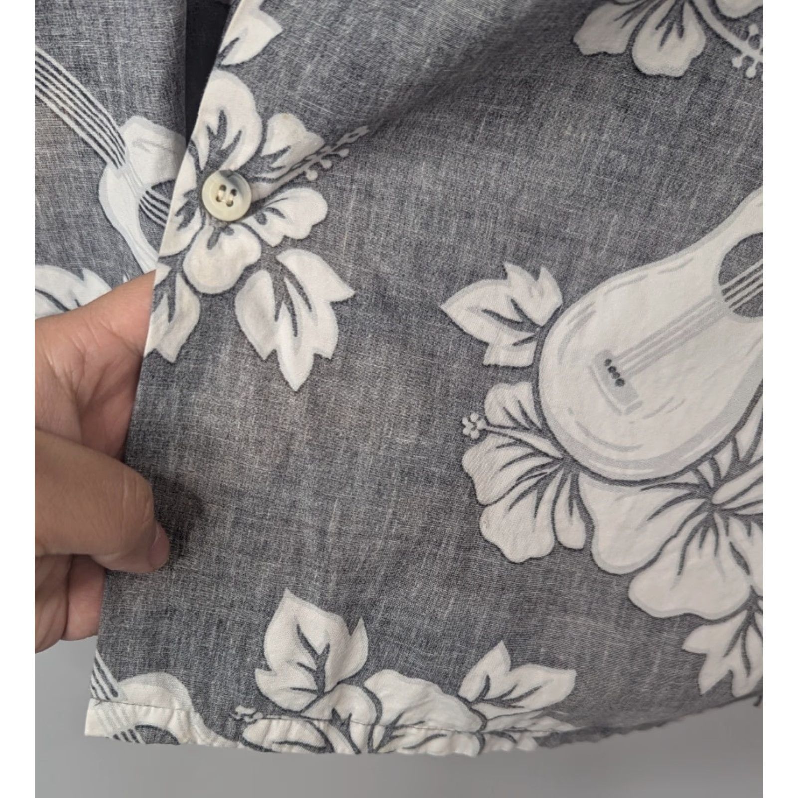 Vivobarefoot VTG Go Barefoot Shirt Men's M Floral Hawaiian Aloha Reverse Collar Button Short Sleeve Gray 100% Cotton Pocket Size US M / EU 48-50 / 2 - 2 Thumbnail