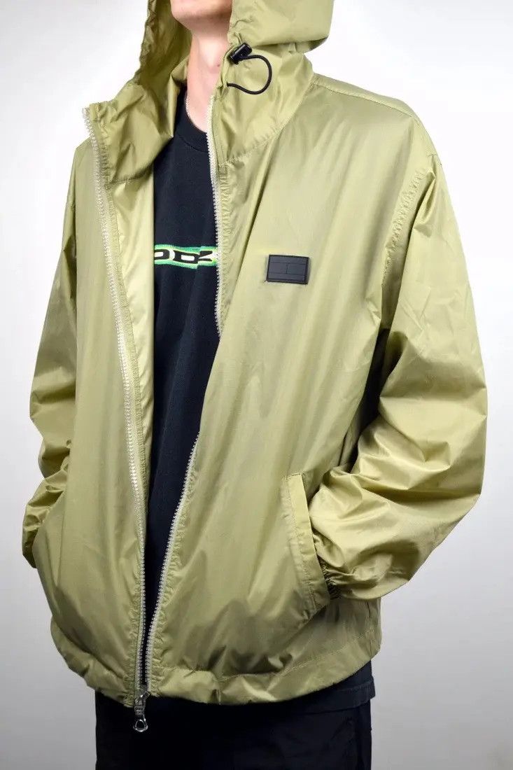 Tommy Hilfiger × Vintage Tommy Hilfiger Khaki Nylon Logo Jacket Windbreaker Size US XL / EU 56 / 4 - 2 Thumbnail
