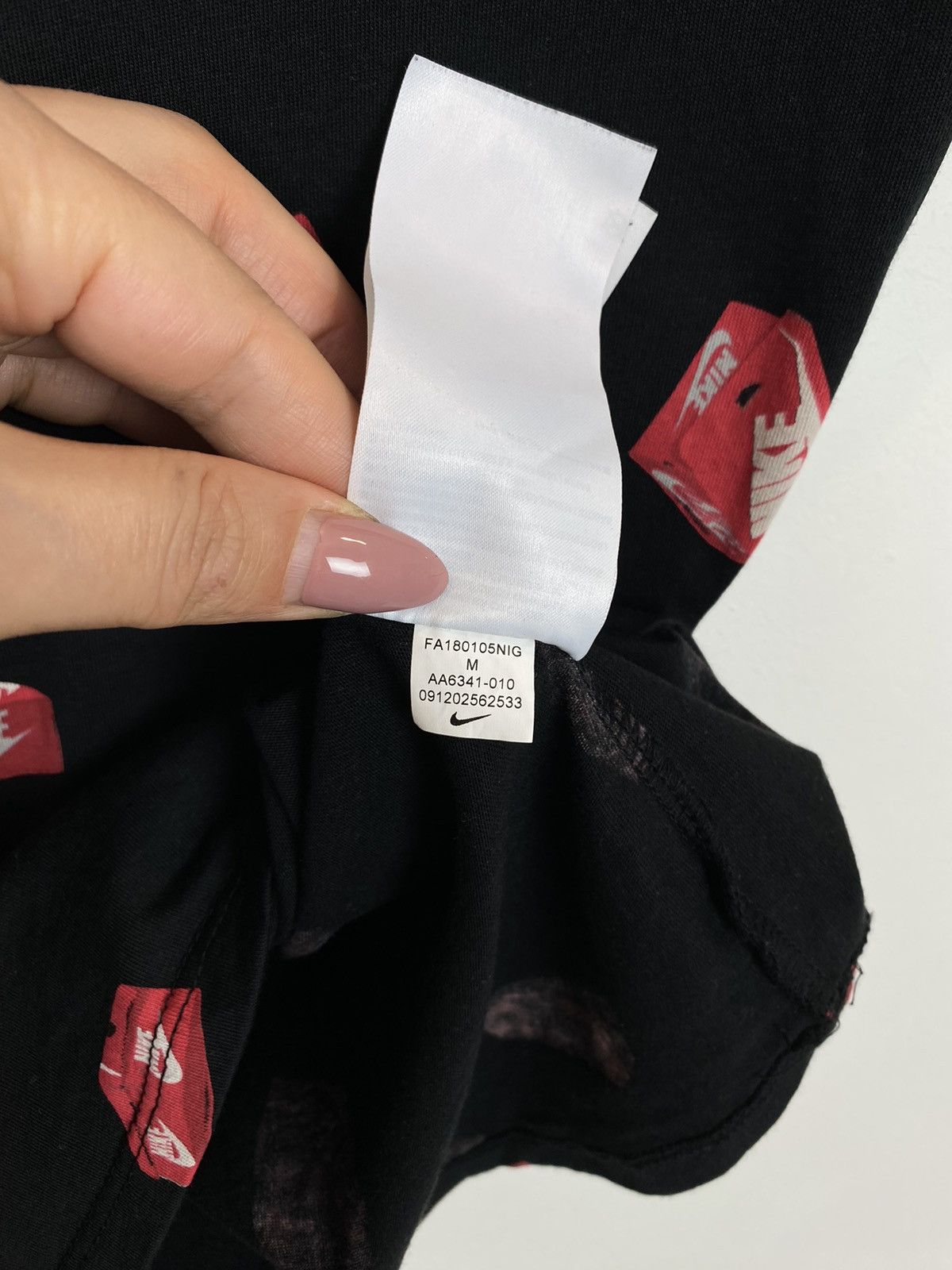Nike Nike T-shirt Boxes Logo Monogram Drill Athletic Cut Black Size US M / EU 48-50 / 2 - 7 Thumbnail