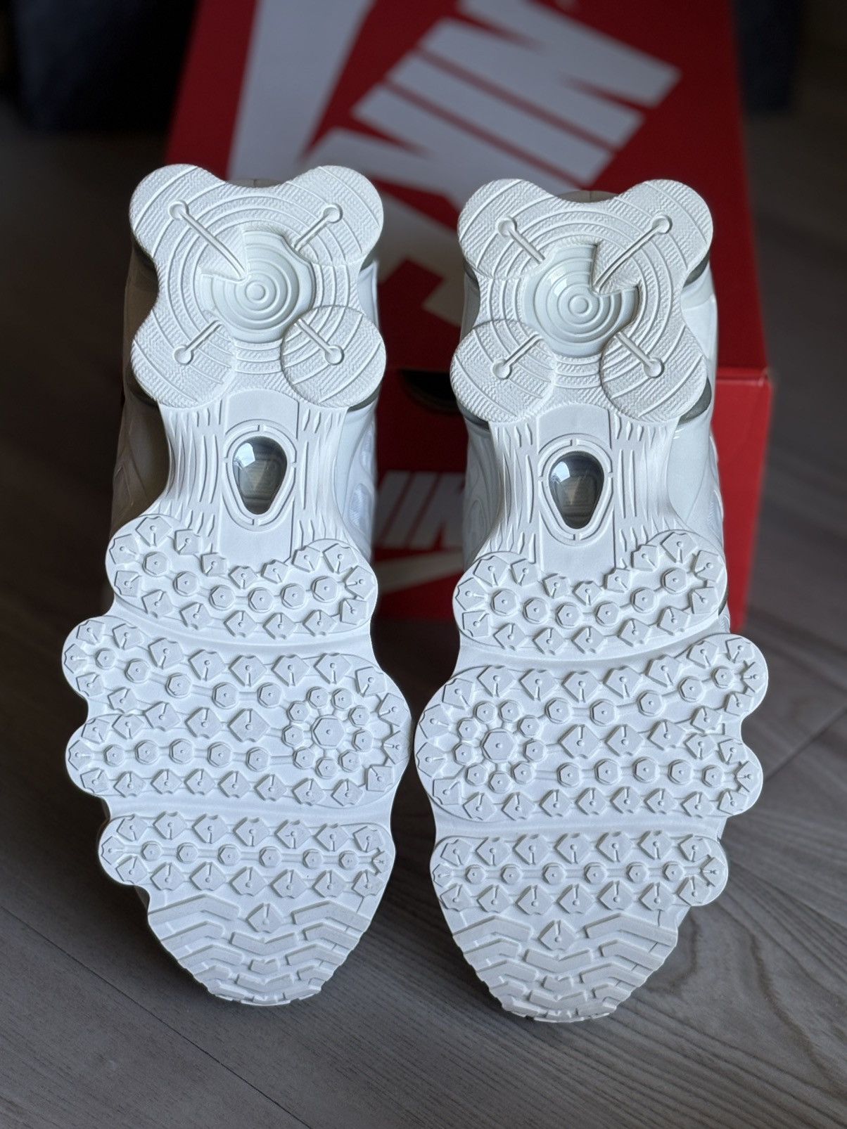 Nike Womens Nike Shox TL Sail Size US 9 / IT 39 - 3 Thumbnail