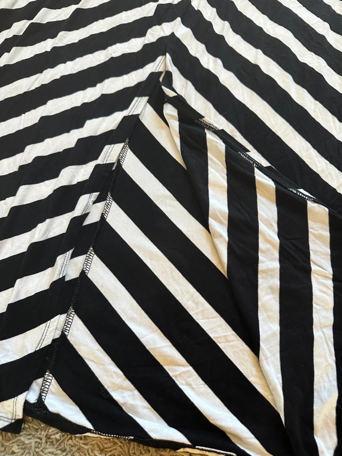 Designer Chic Black & White Striped Maxi Dress Size ONE SIZE - 7 Thumbnail