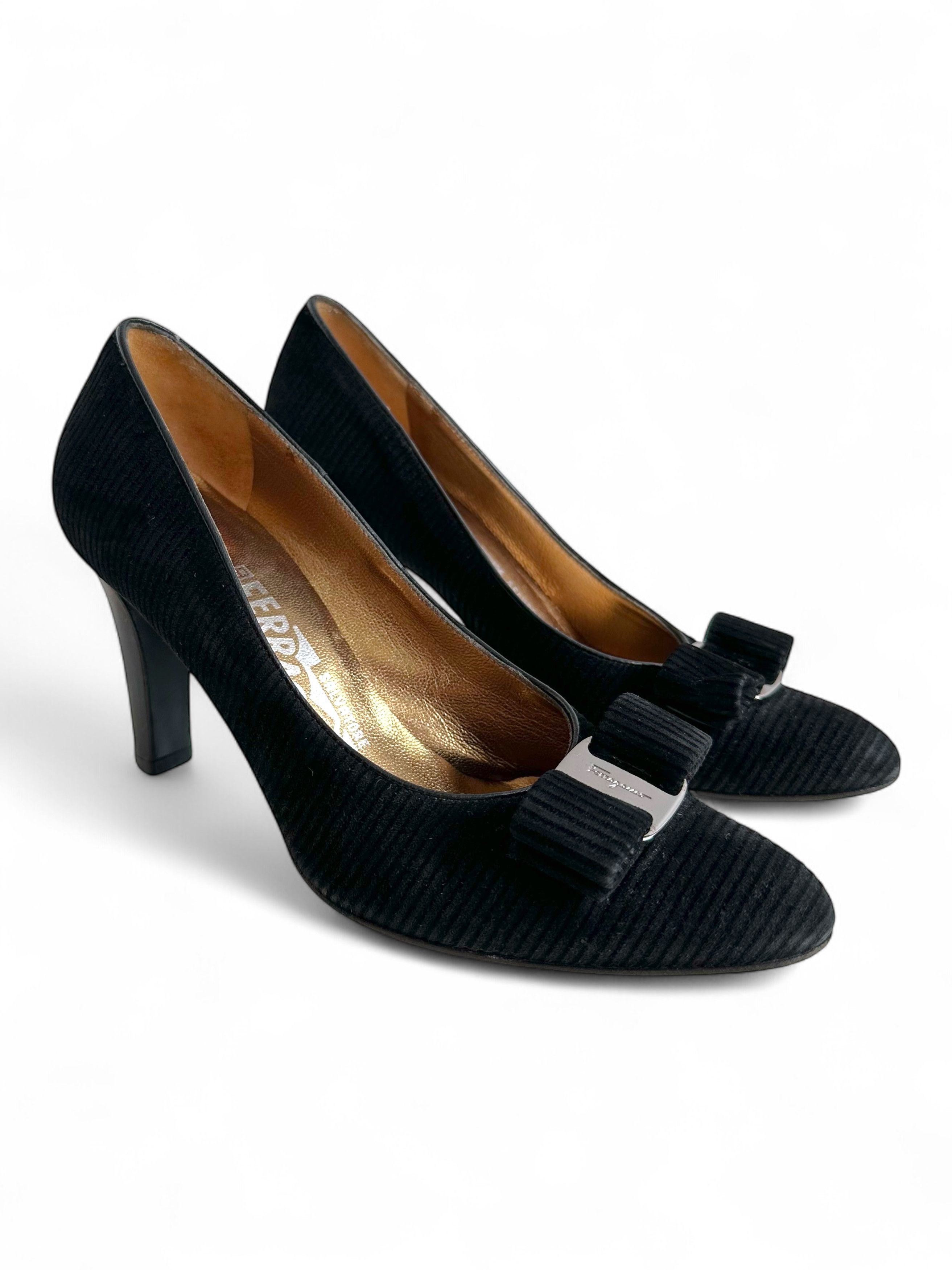 Salvatore Ferragamo Salvatore Ferragamo Black Suede Bow Pumps Heels Size US 5.5 / IT 35.5 - 2 Thumbnail
