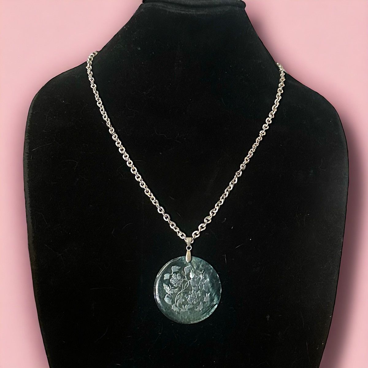 Vintage Vintage silver tone metallic floral shell pendant necklace Size ONE SIZE - 1 Thumbnail