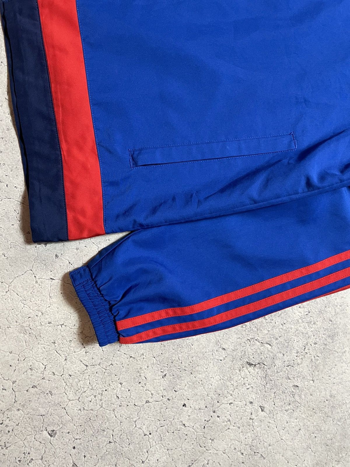 Adidas Vintage Nylon Adidas FC Manchester United Football Jacket Size US M / EU 48-50 / 2 - 4 Thumbnail