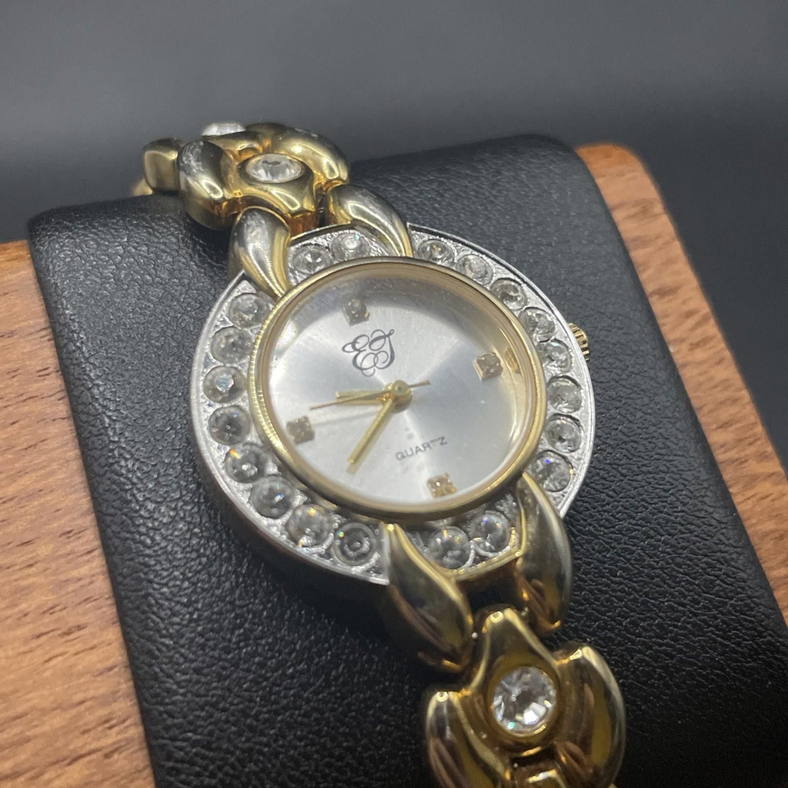 The Unbranded Brand Elizabeth Taylor Women's Gold-Tone Crystal Dial New Battery Size ONE SIZE - 1 Thumbnail