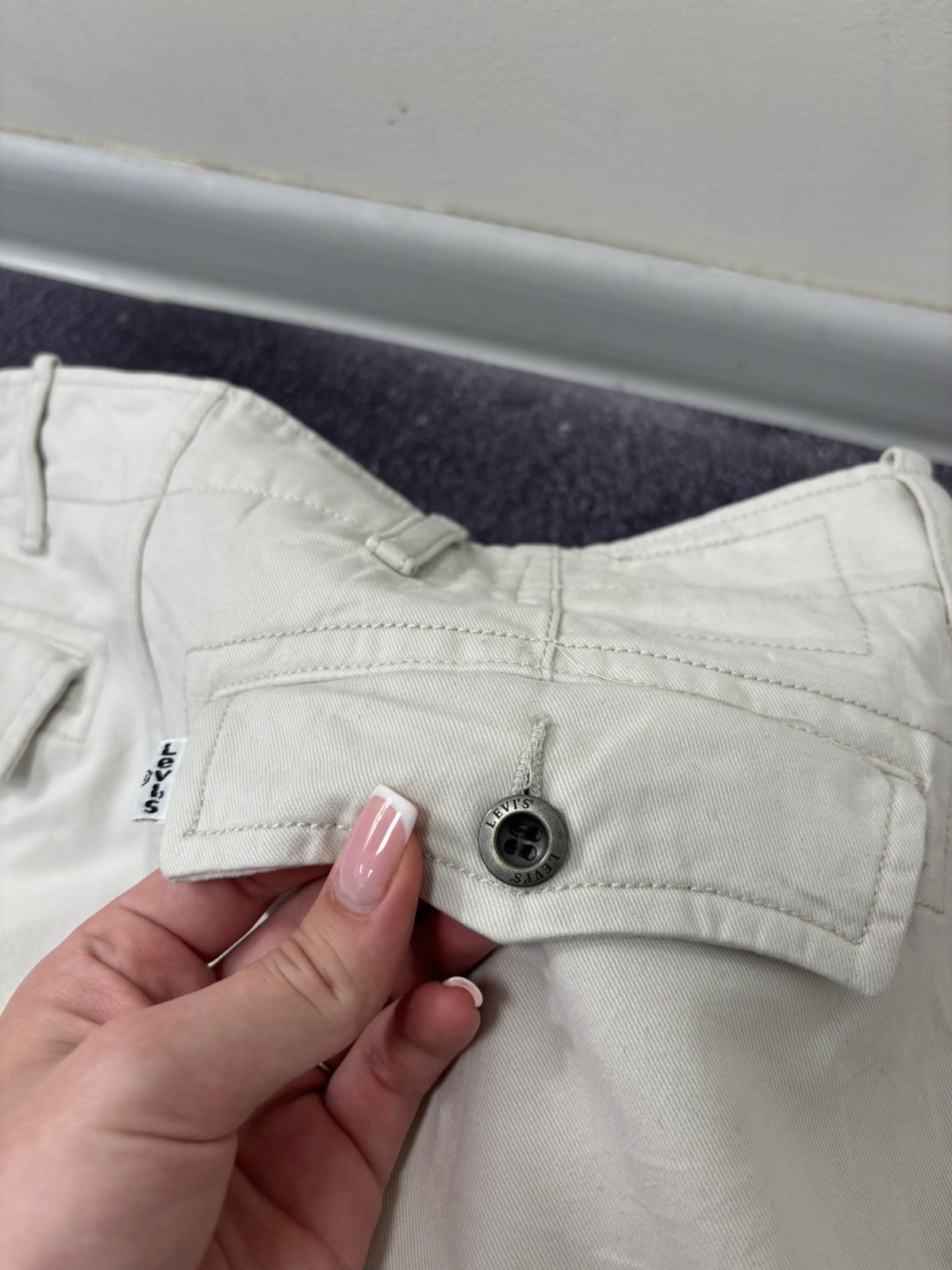 Levi's Vintage Levi’s Y2K Beige Utility Military Style Cargo Shorts Size US 32 / EU 48 - 16 Thumbnail