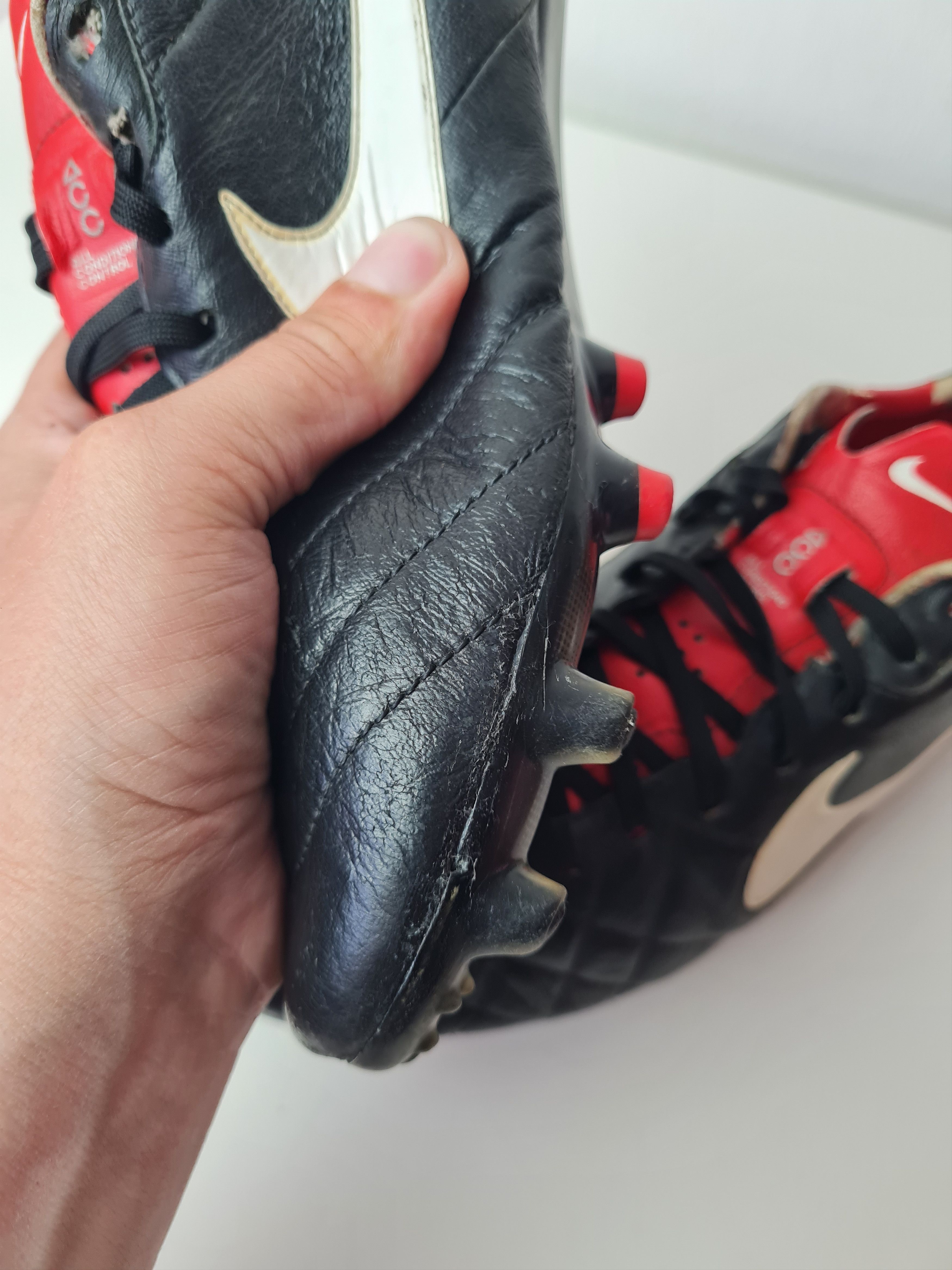 Nike Football cleats boots 2012 454309-010 NIKE TIEMPO MYSTIC Size US 9 / EU 42 - 12 Thumbnail