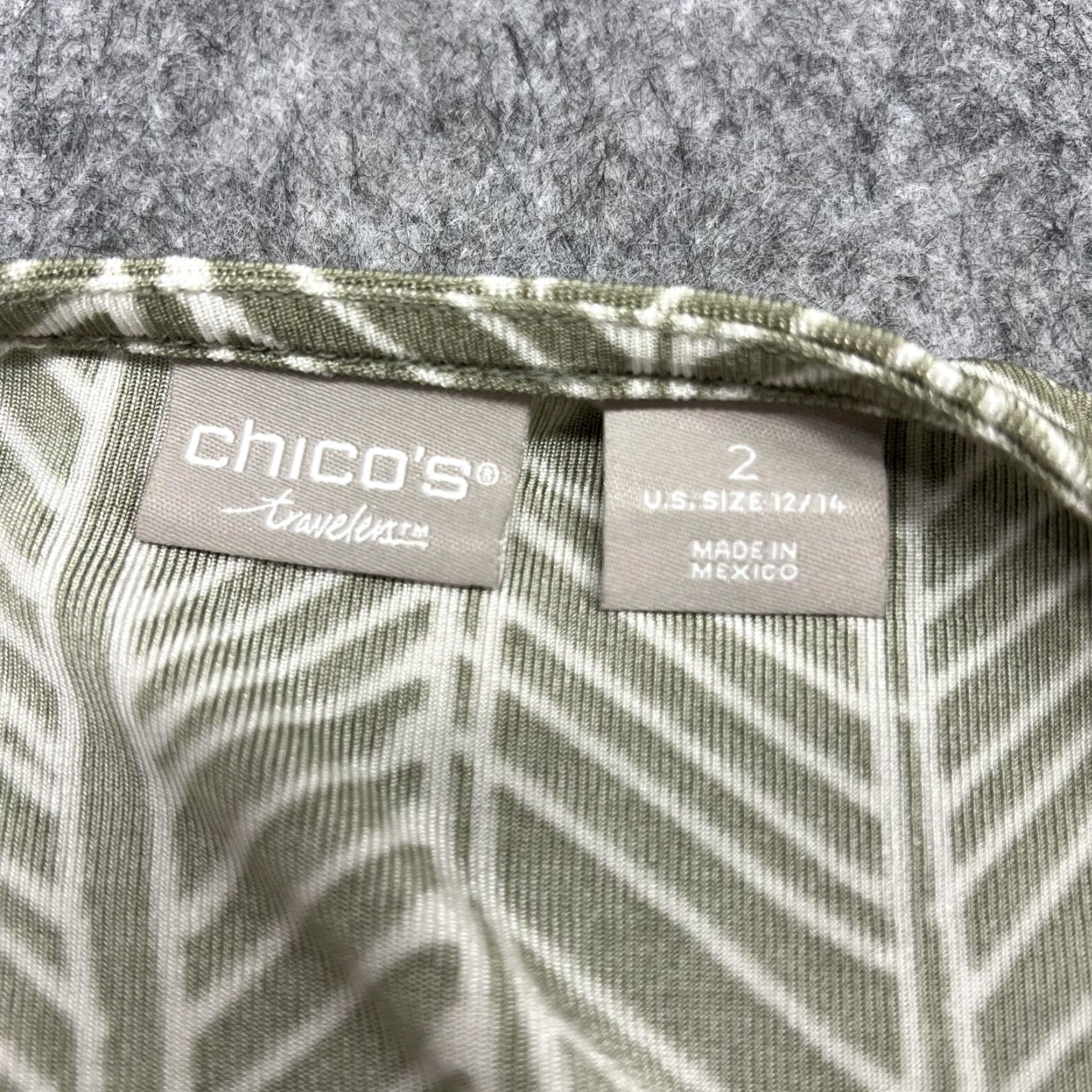 Vintage Chicos Shirt Womens 2 Green Cowl Neck Sleeveless Tunic Top Travelers Geometric Print Casual Summer Flexible Size XS / US 0-2 / IT 36-38 - 3 Thumbnail