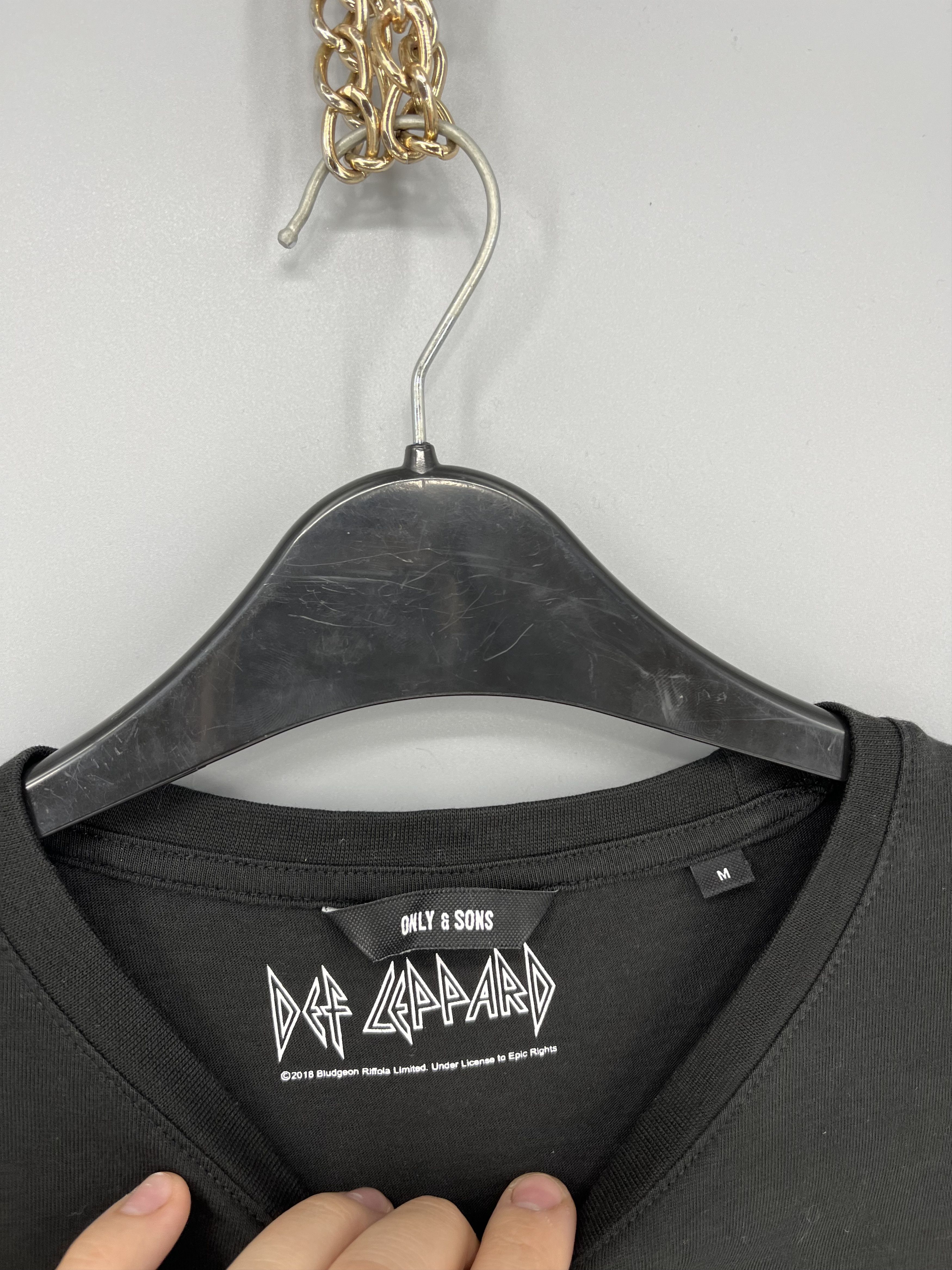 Band Tees Vintage Y2K Def Leppard Band Tee Size M Size US M / EU 48-50 / 2 - 7 Thumbnail