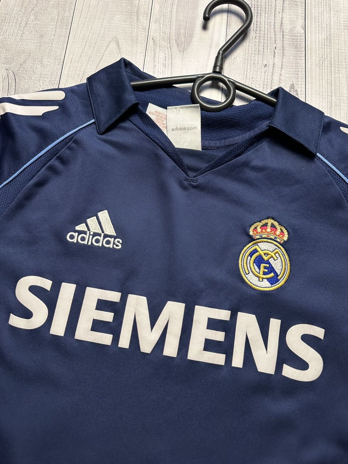 Adidas × Vintage Vintage Real Madrid soccer jersey size Xs adidas Siemens Size US XS / EU 42 / 0 - 4 Thumbnail