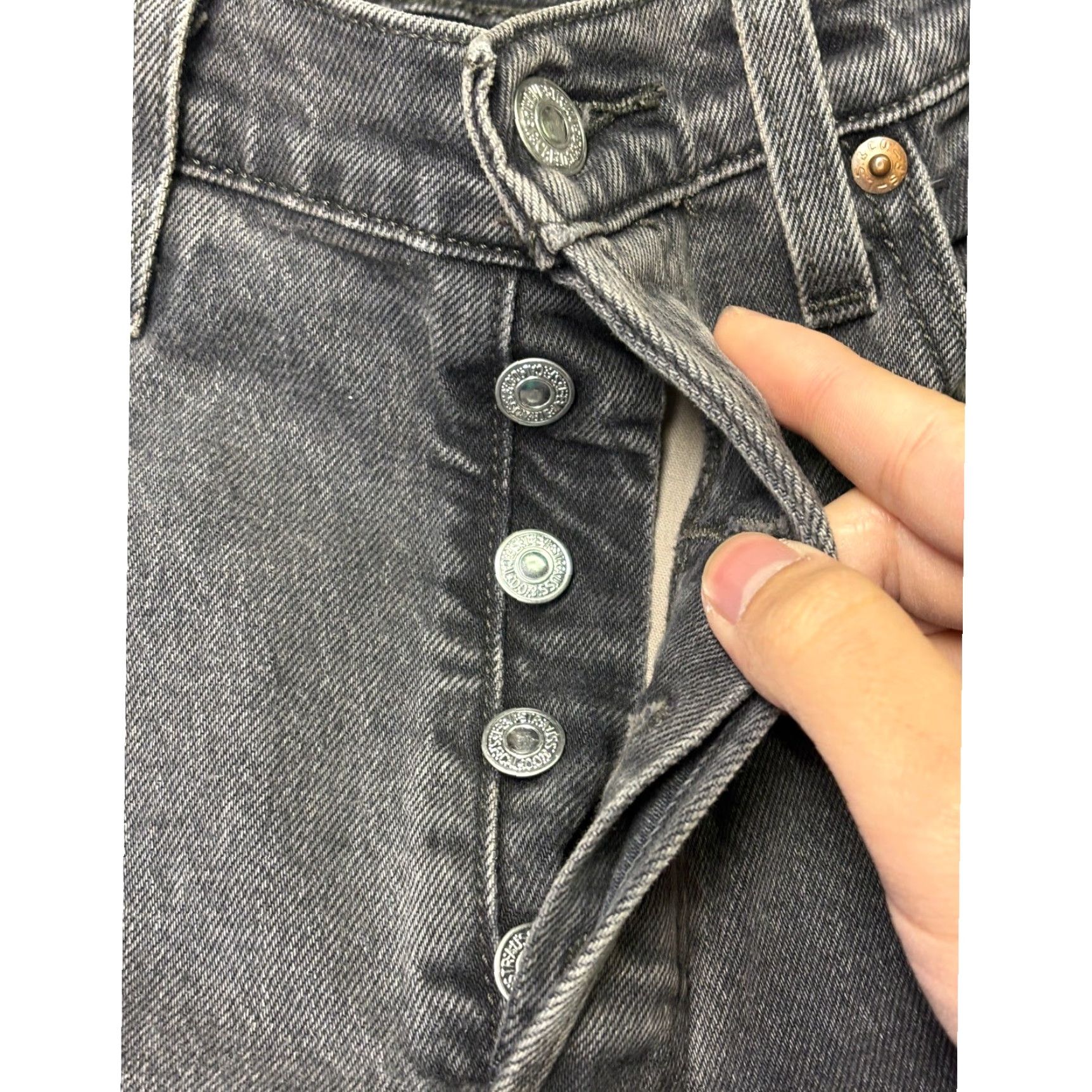 Levi's VINTAGE Levi's 501 Original Fit Jeans Womens Black Wash Distressed Raw Hem W30 L26 Size 30" / US 8 / IT 44 - 3 Thumbnail