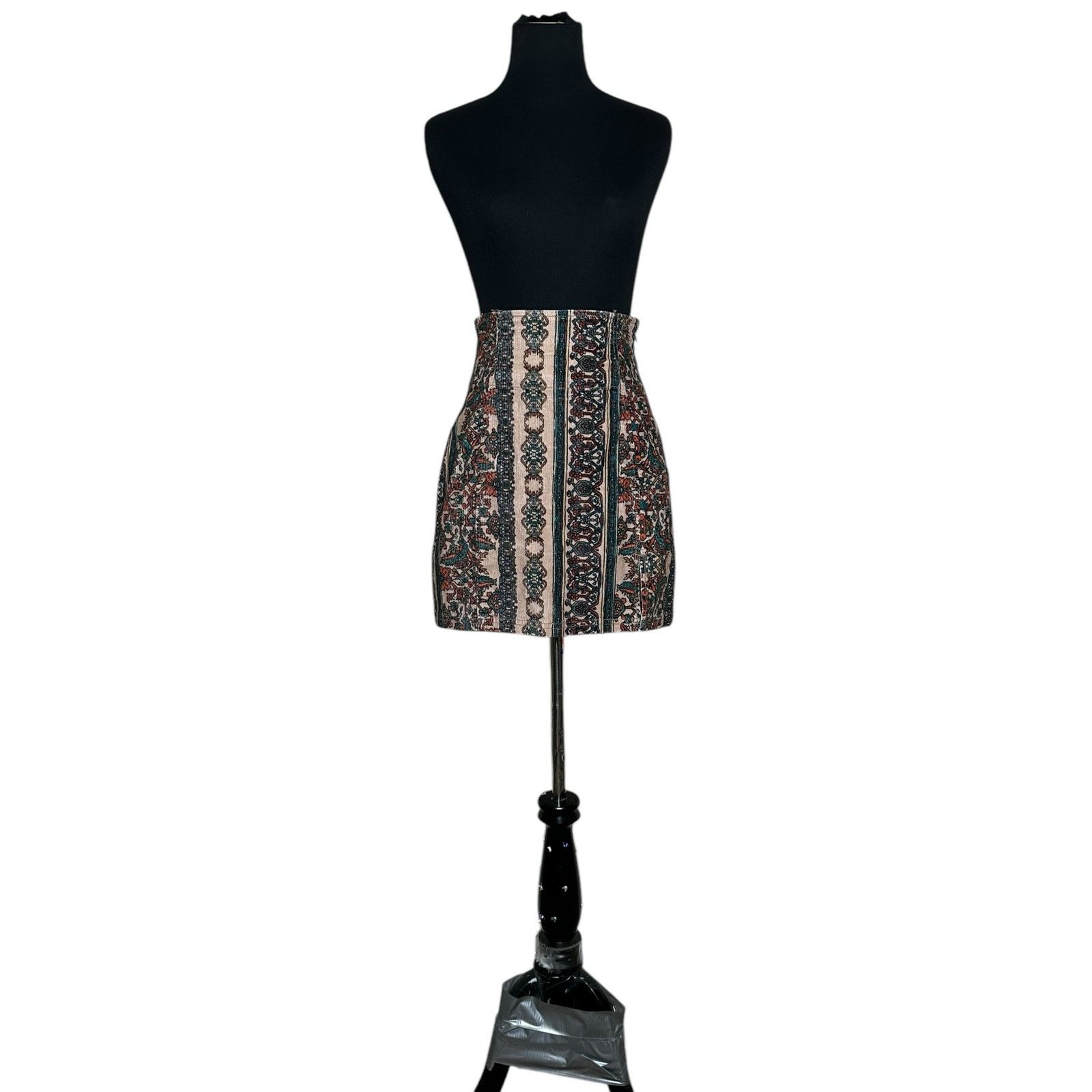 Free People Free People floral corduroy high waisted mini skirt size 0 Size 25" / US 0 / IT 36 - 9 Thumbnail