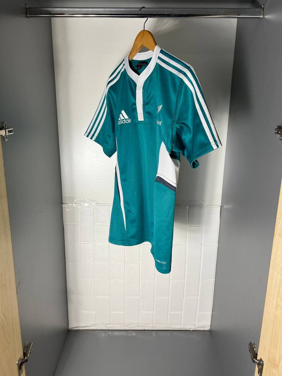 Adidas VINTAGE ADIDAS NEW ZEALAND ALL BLACKS RUGBY JERSEY RETRO Y2K Size US M / EU 48-50 / 2 - 3 Thumbnail