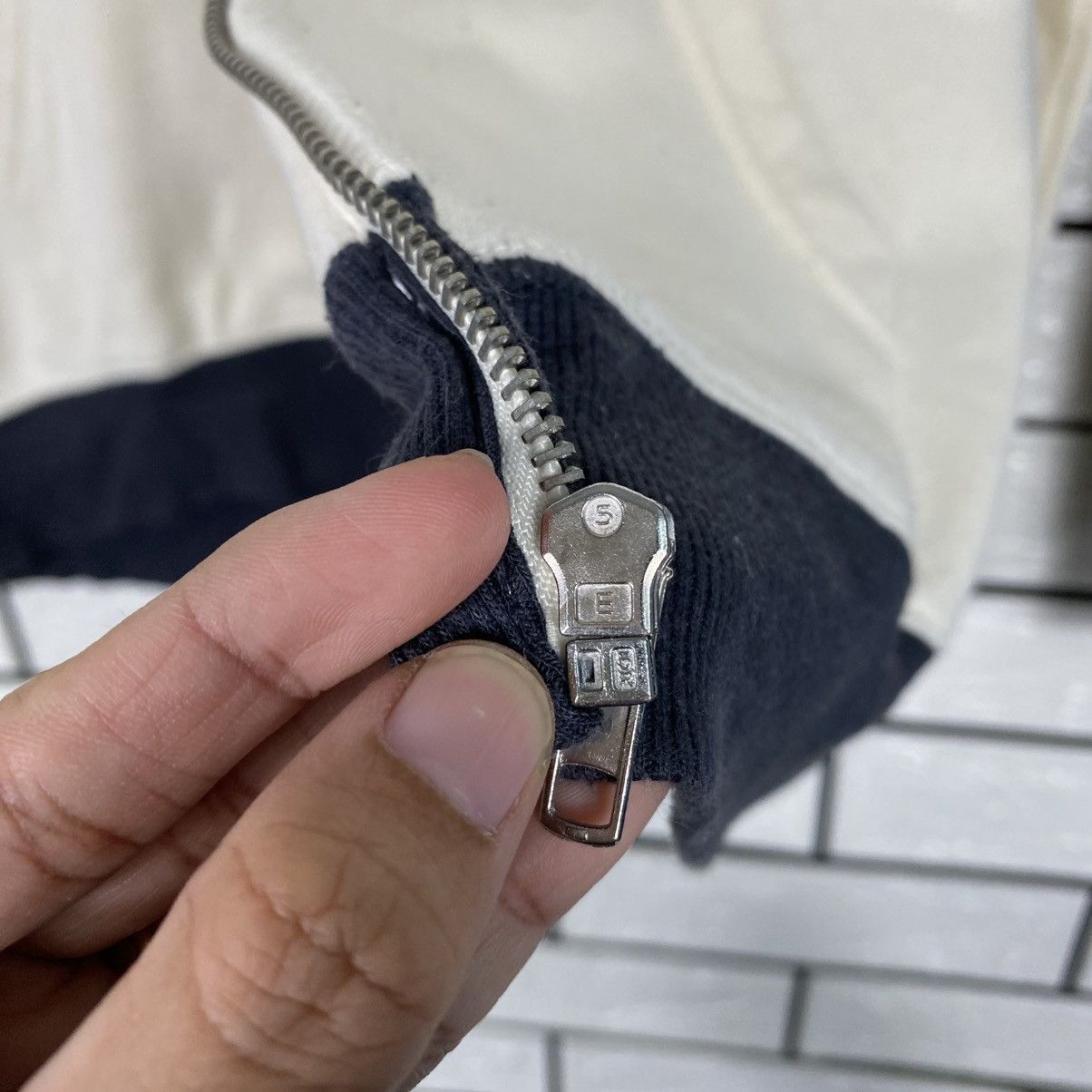 Japanese Brand 📌Vintage Zipper Hoodie Rough Union Made Big Logo Size US M / EU 48-50 / 2 - 21 Thumbnail