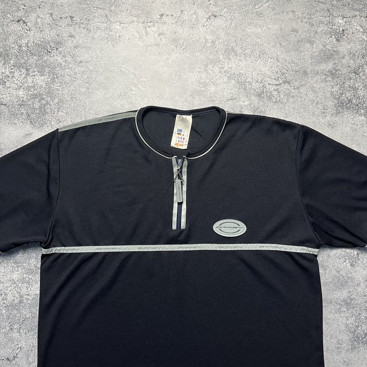 Oakley Vintage Oakley 1/3 Zip Logo Reflective Tee Streetwear Y2K Size US L / EU 52-54 / 3 - 2 Thumbnail