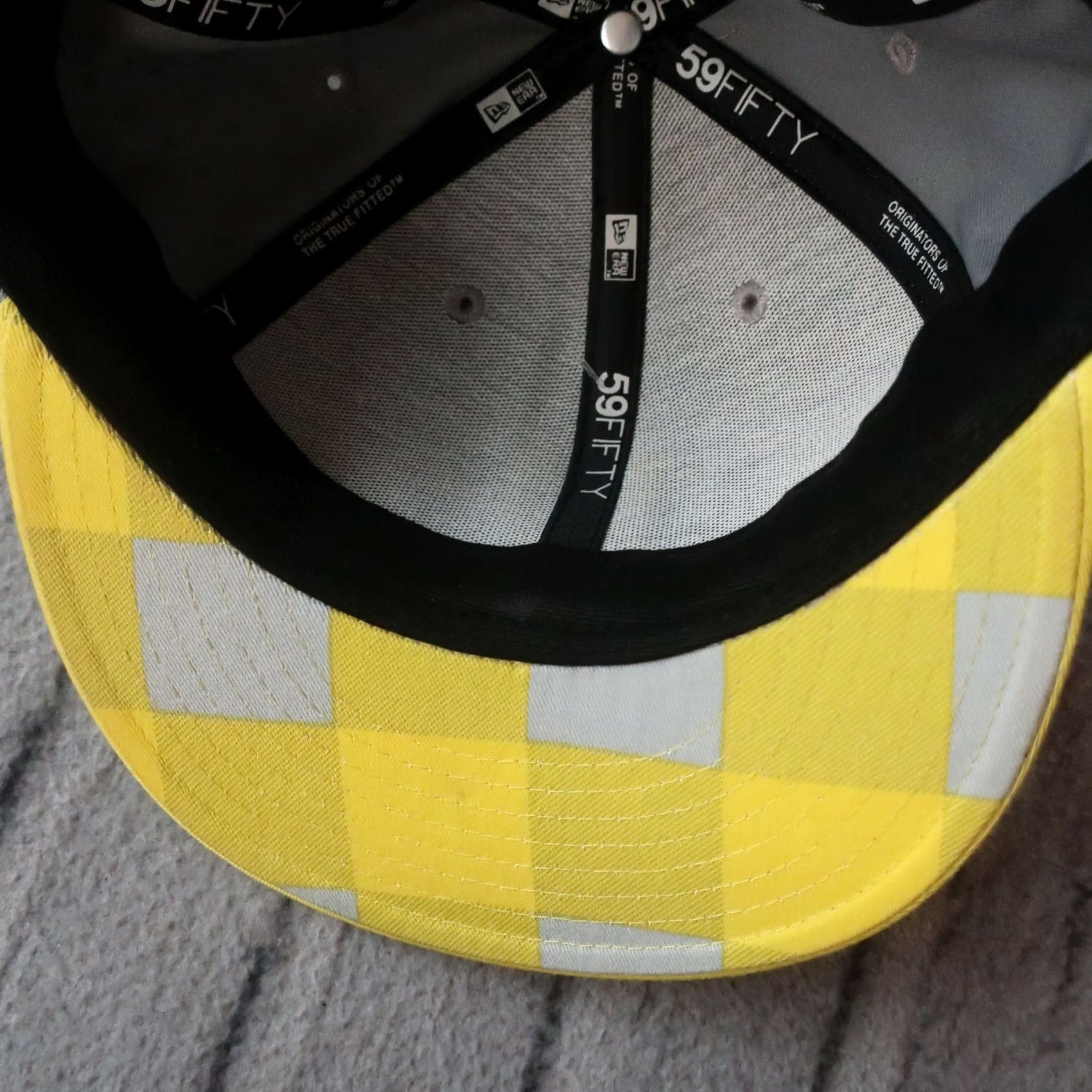 Huf VINTAGE HUF Hat Polka Dot Fitted New Era Yellow Men 7 1/8 Mens Hats Polka Dot Fitted Hat New Era Cap Vintage 2007 Size ONE SIZE - 5 Thumbnail