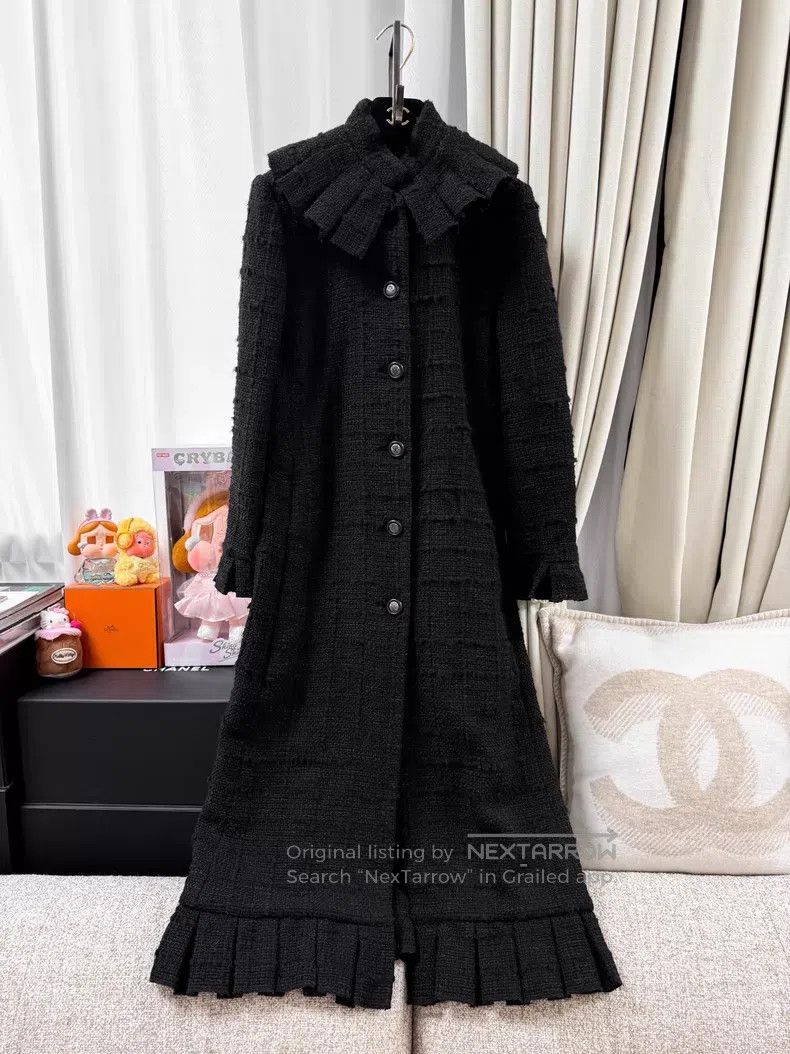 Chanel Chanel Ruffled large lapel silver logo buckle tweed long-s Size XS / US 0-2 / IT 36-38 - 1 Thumbnail
