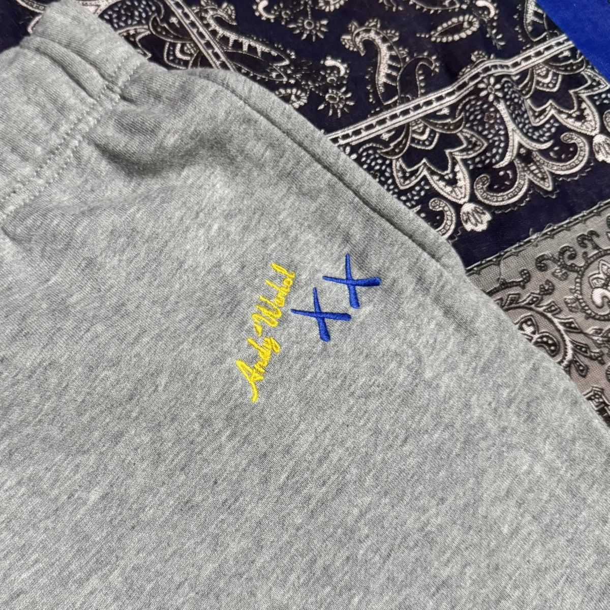 Andy Warhol × Kaws × Uniqlo Sweatpants Andy warhol x kaws Size US 28 / EU 44 - 3 Thumbnail