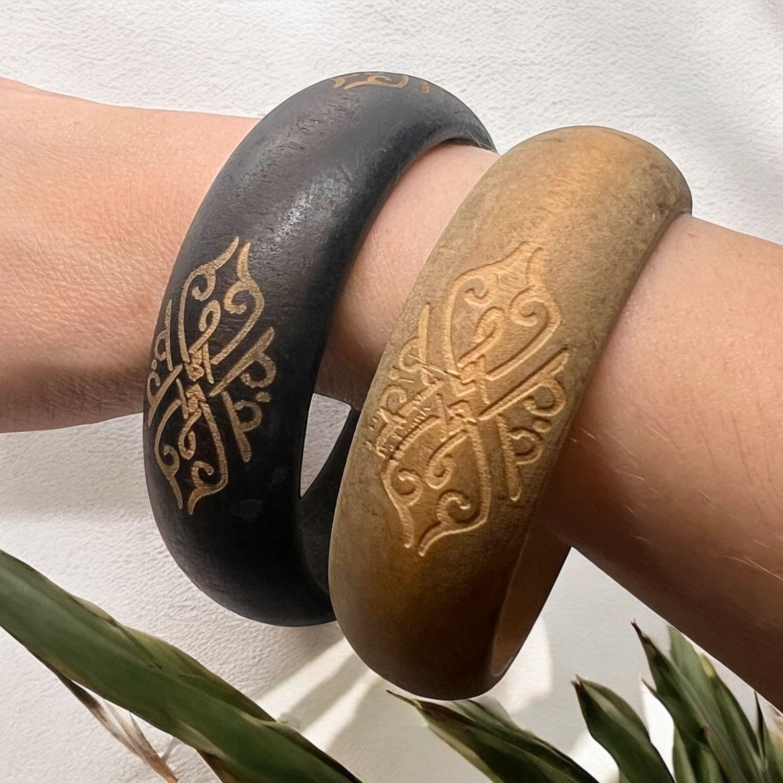 Vintage Vintage Wood Bangle Set-Bracelet 60s-Boho-Hippie-Etched Size ONE SIZE - 4 Thumbnail