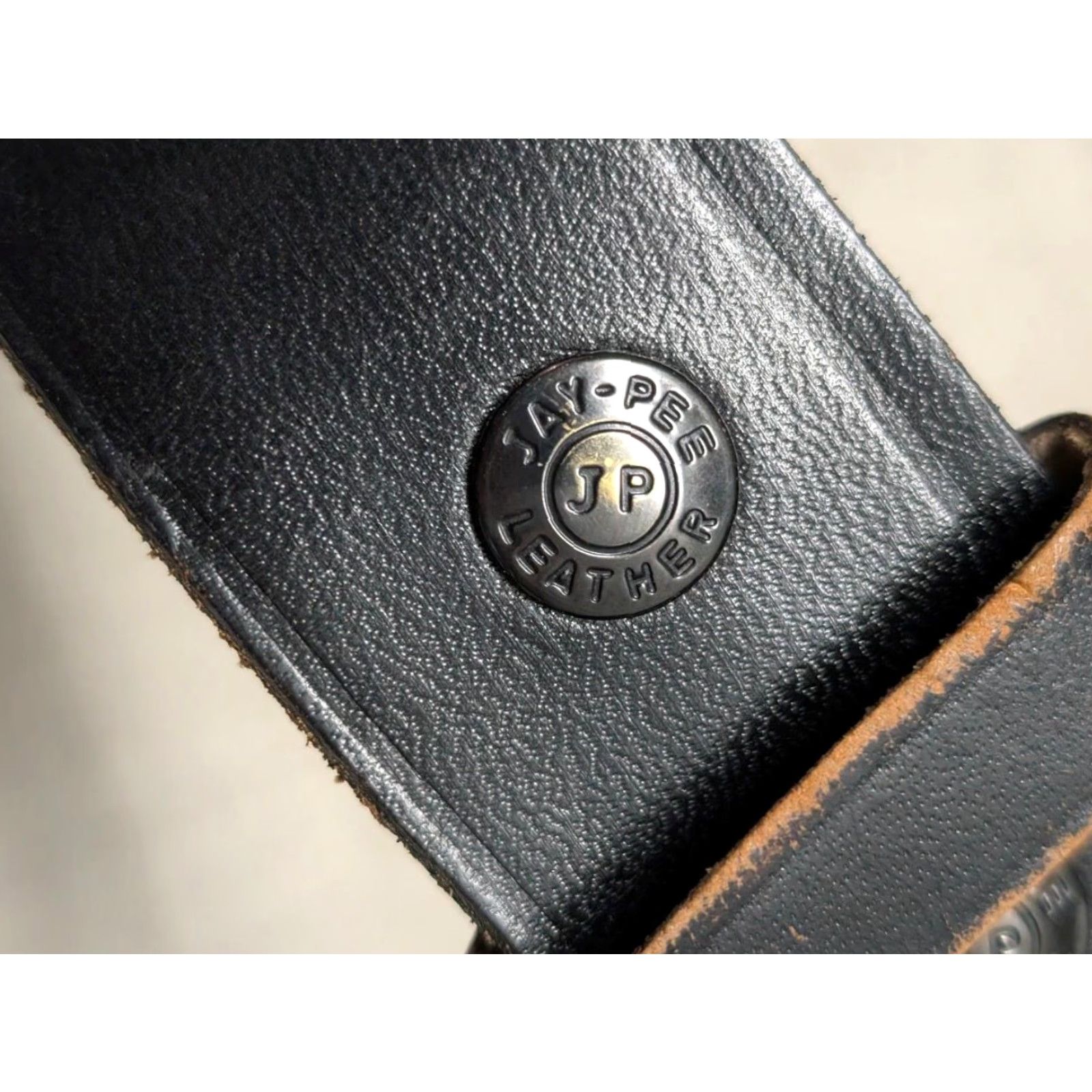 Vintage VINTAGE western belt GUN motorcycle belt buckle 50 black cowhide bridle leather western belt Mens Size ONE SIZE - 3 Thumbnail