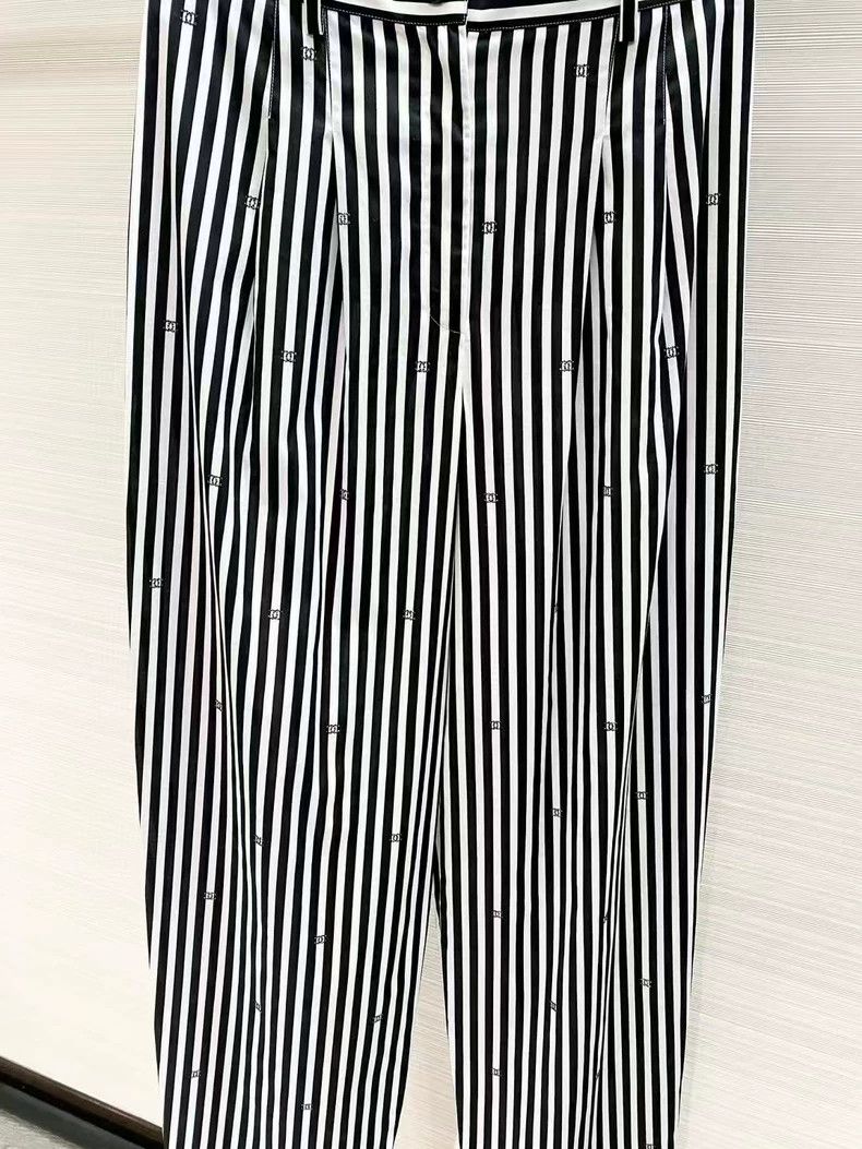 Chanel Chanel Black and white striped diamond logo casual pants Size 25" / US 0 / IT 36 - 6 Thumbnail