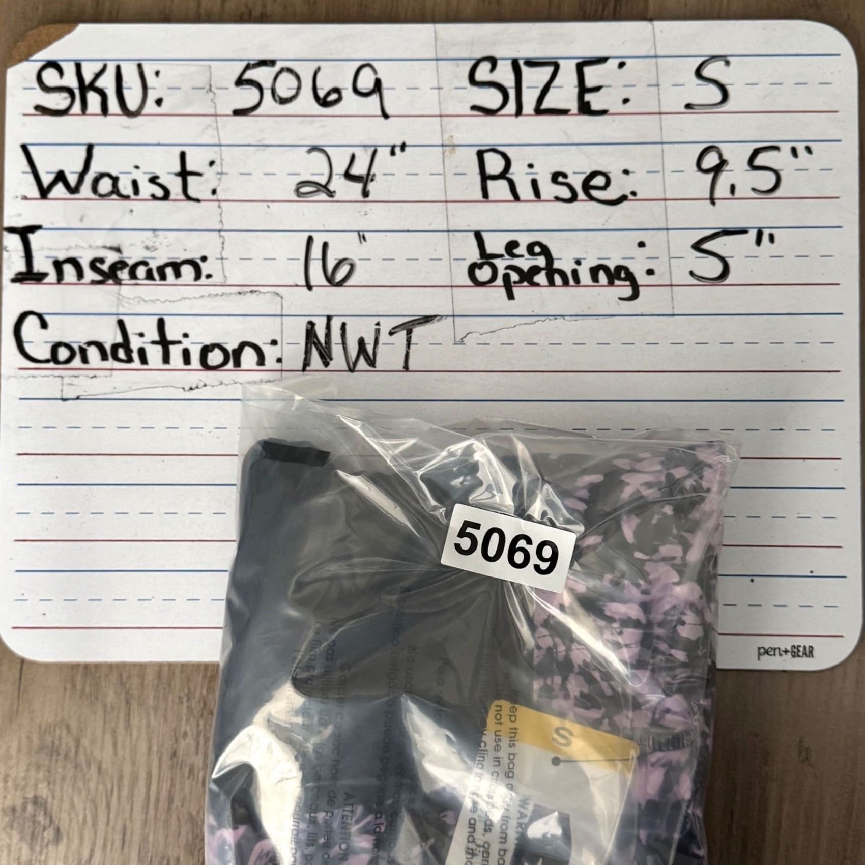 SKECHERS Skechers GO WALK Capri Leggings Black Purple Floral Pockets Yoga Gym Fitness Women S Capris Size 28" / US 6 / IT 42 - 6 Thumbnail