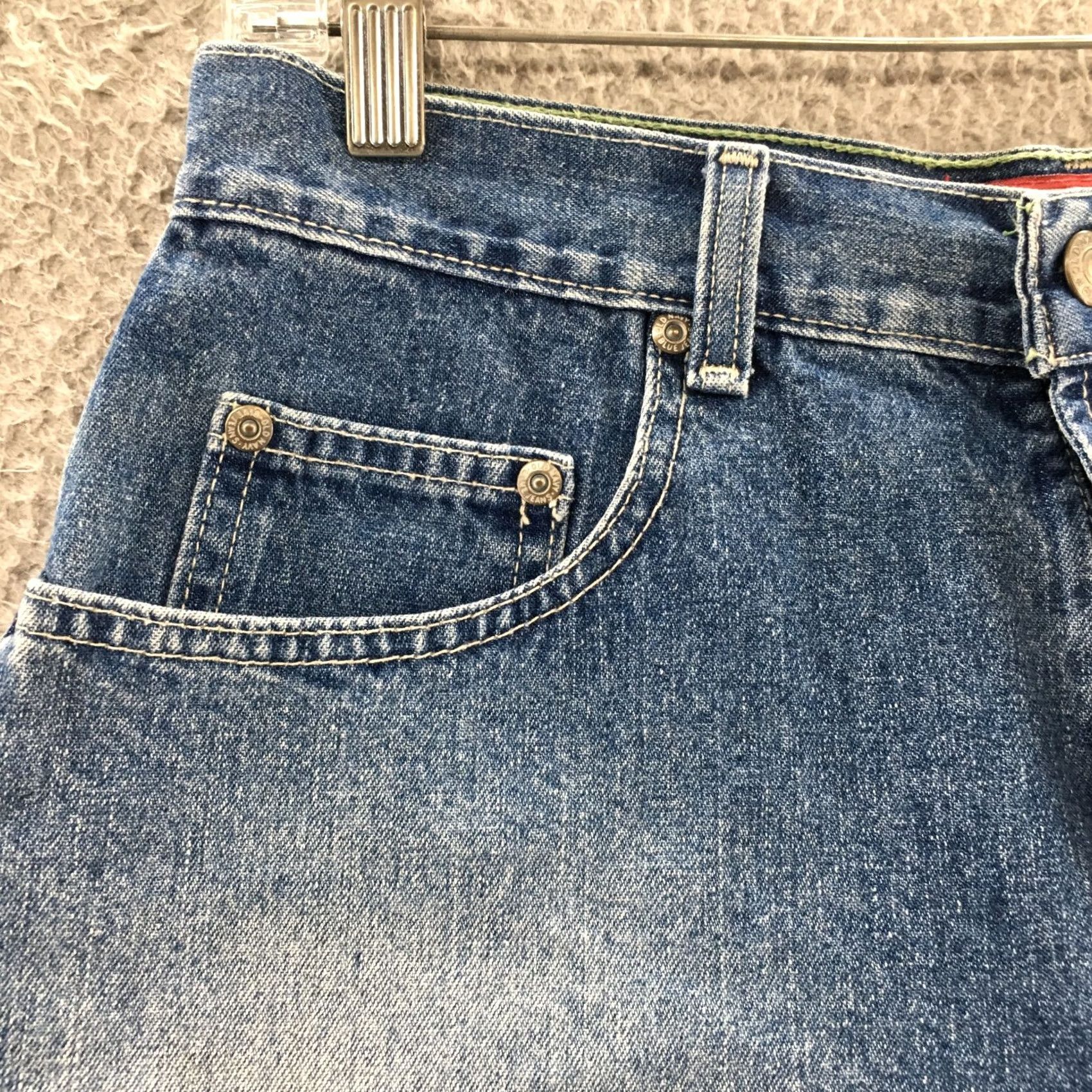 Old Navy Old Navy Mom Shorts Womens 10 Blue Denim Cotton High Rise Zip Fly 31in Waist 3in Inseam Shorts Womens Mens Girls Size 32" / US 10 / IT 46 - 4 Thumbnail